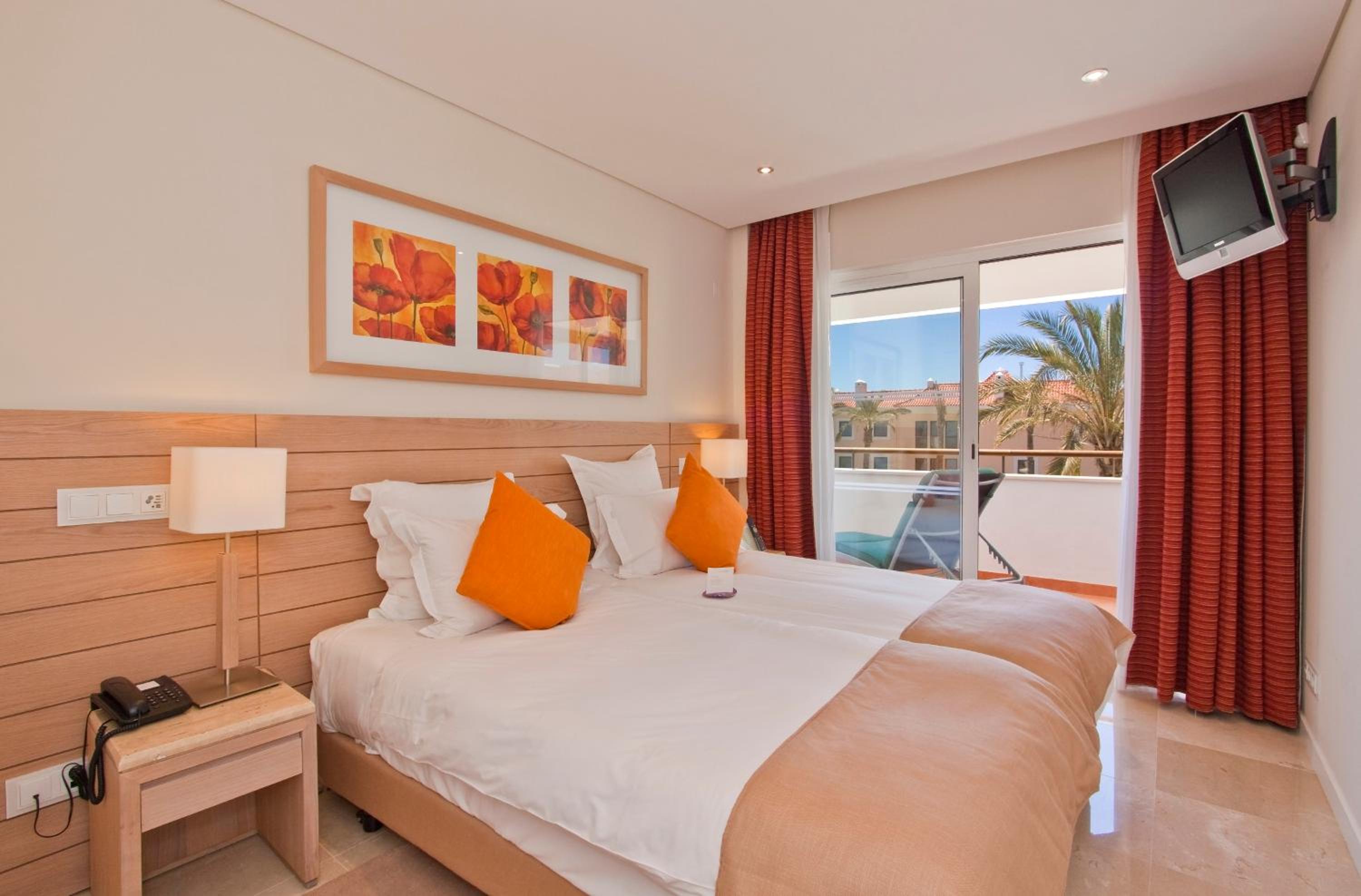 Luxury Two-Bedroom Suite - Photo 6