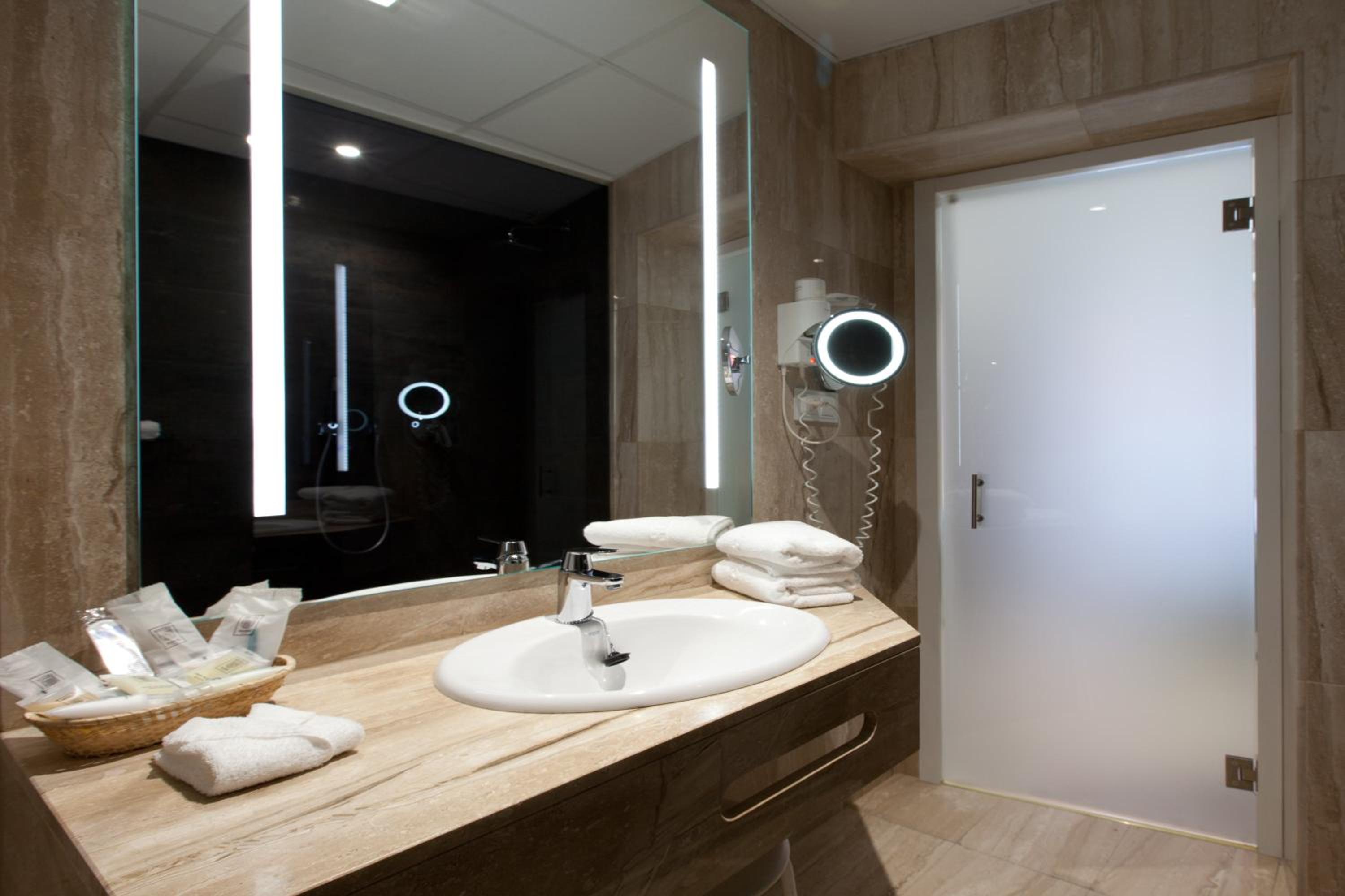 Superior Double or Twin Room with View photo 3