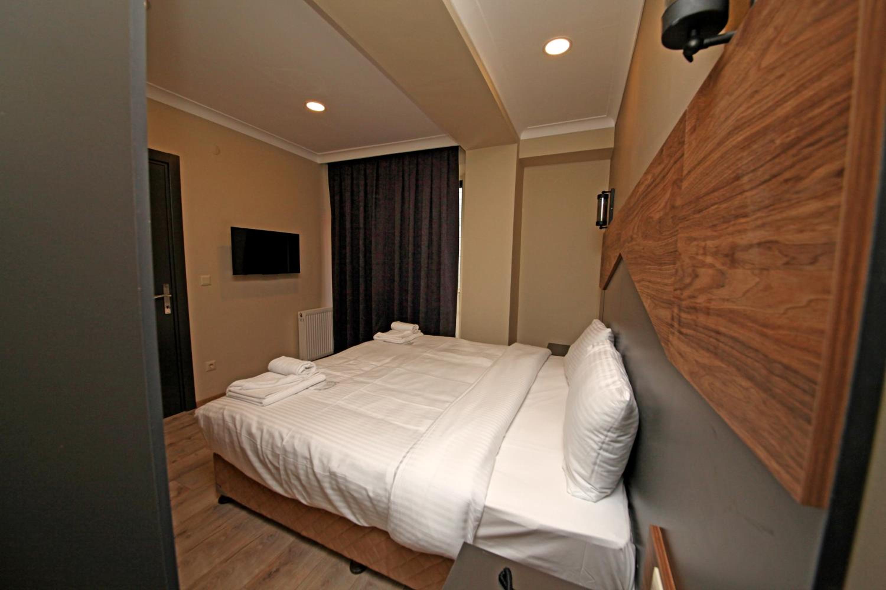 One-Bedroom Apartment photo 1