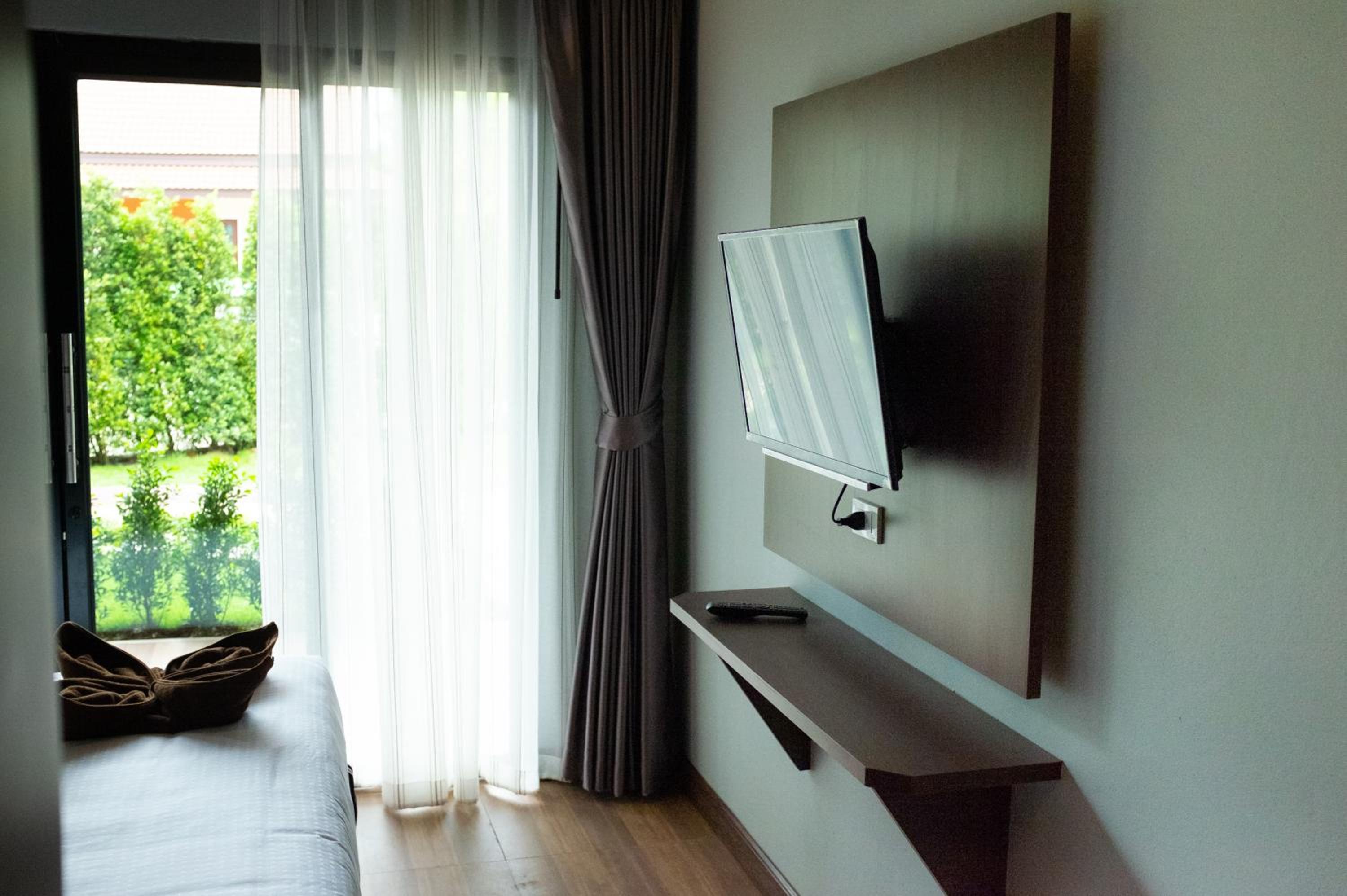 three-bedroom with Garden View photo 2