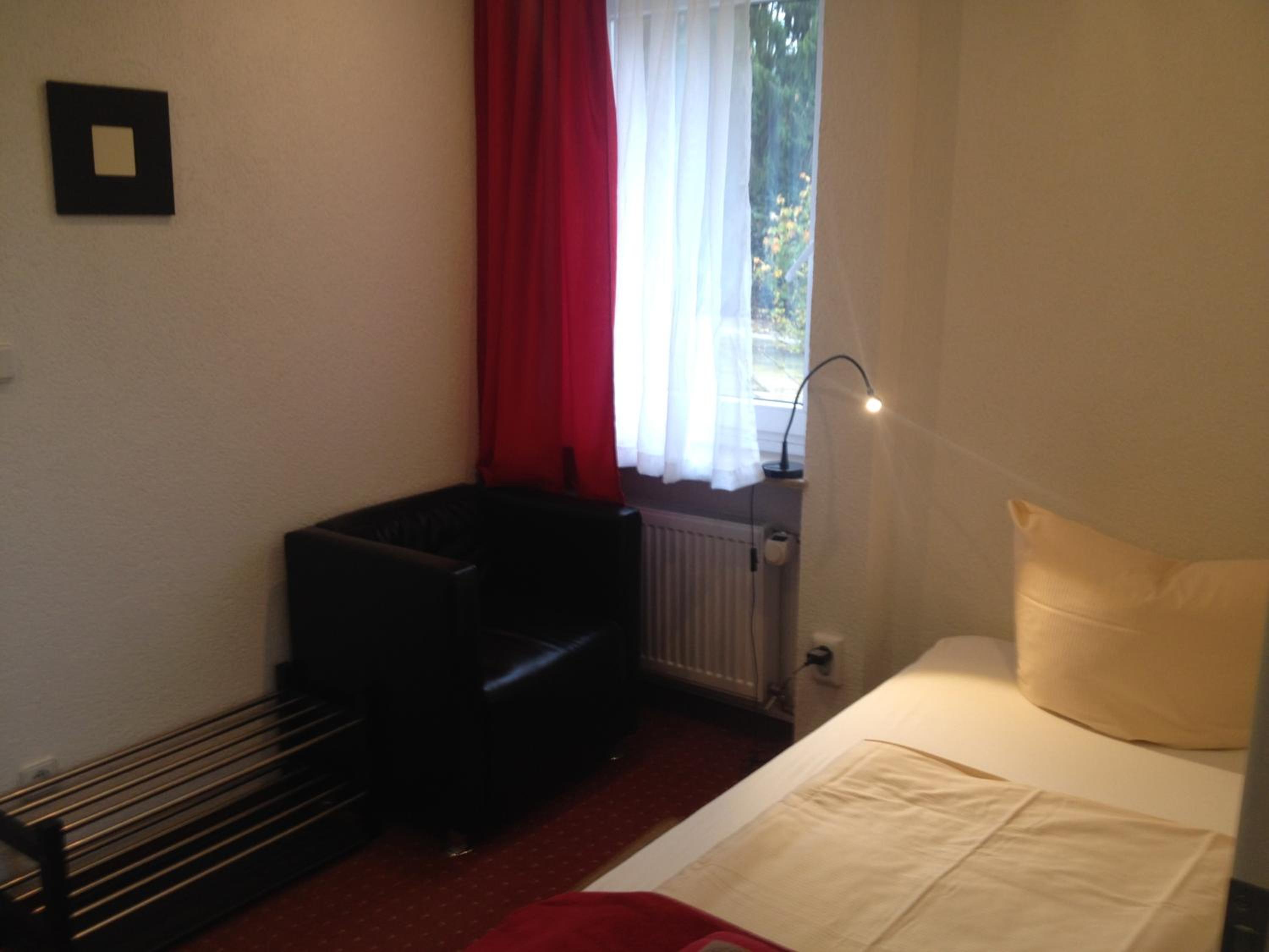 Small Single Room photo 2