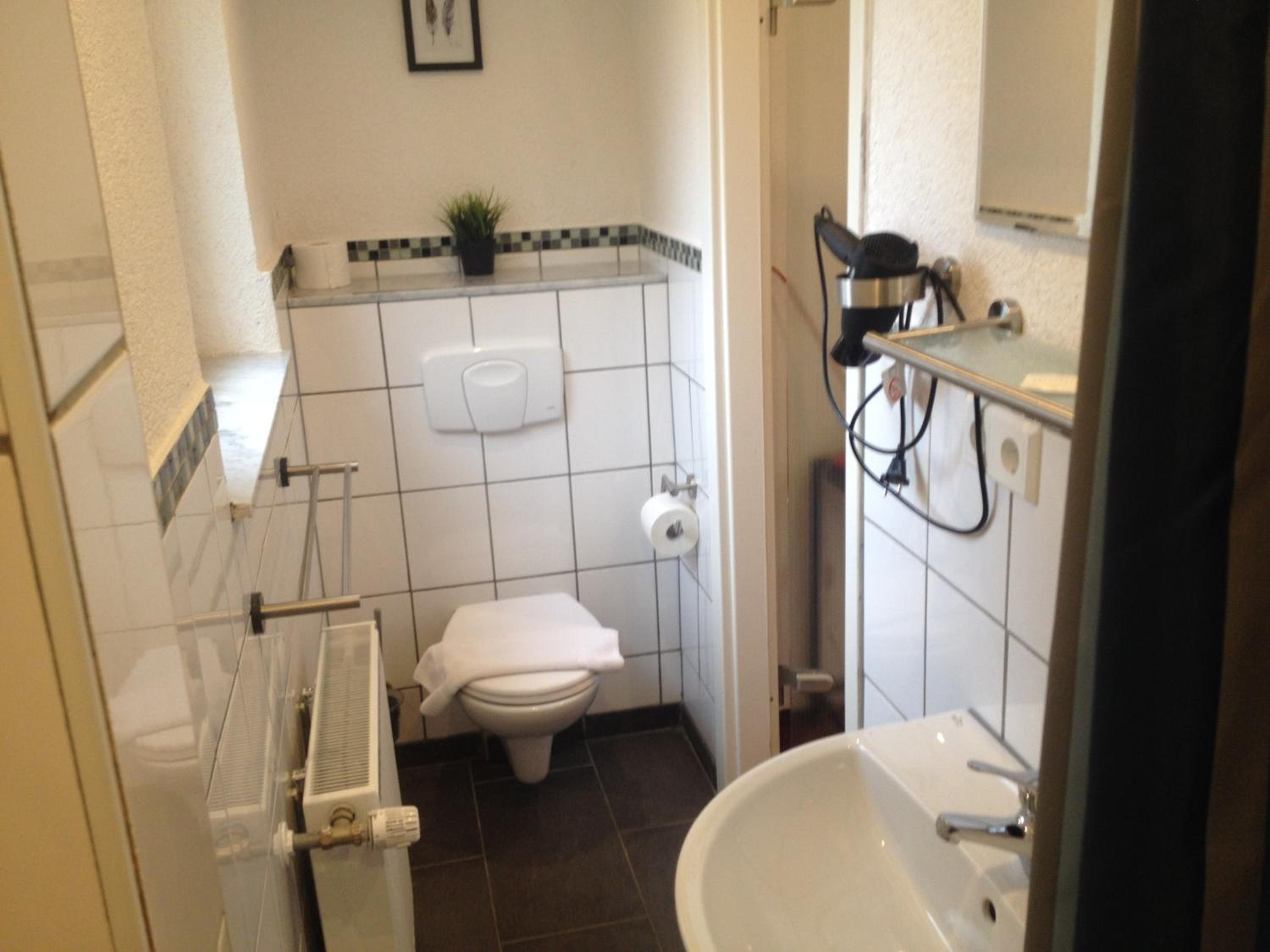 Small Single Room photo 3