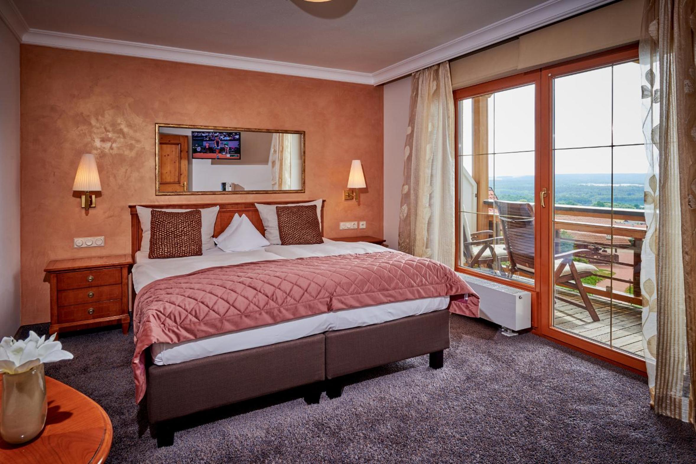 Suite with Lake View - Photo 3