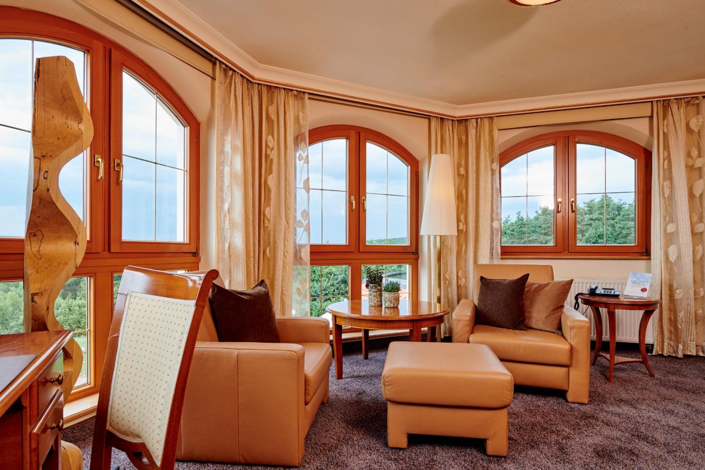 Suite with Lake View - Photo 2