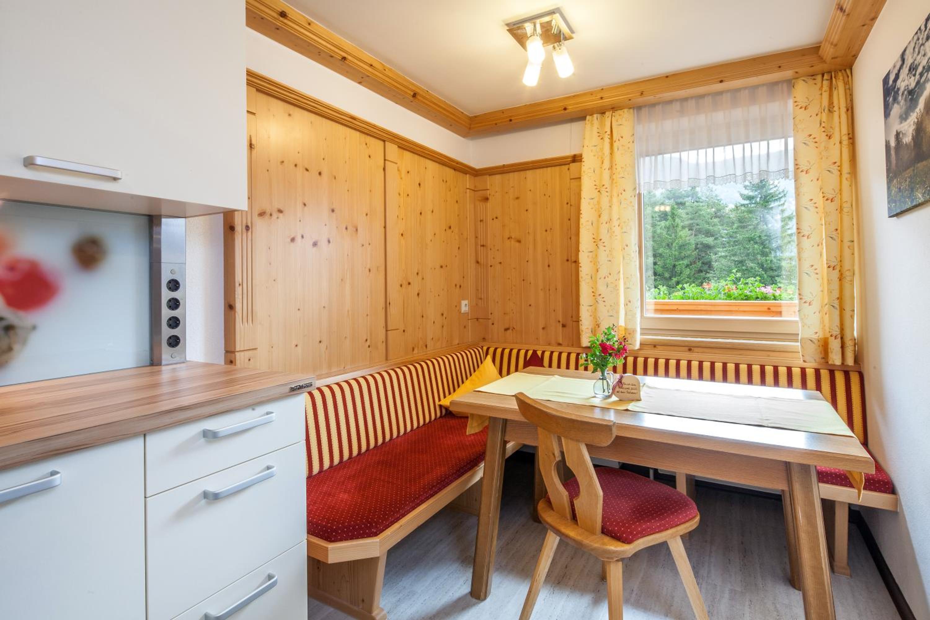One-Bedroom Apartment with Balcony photo 3