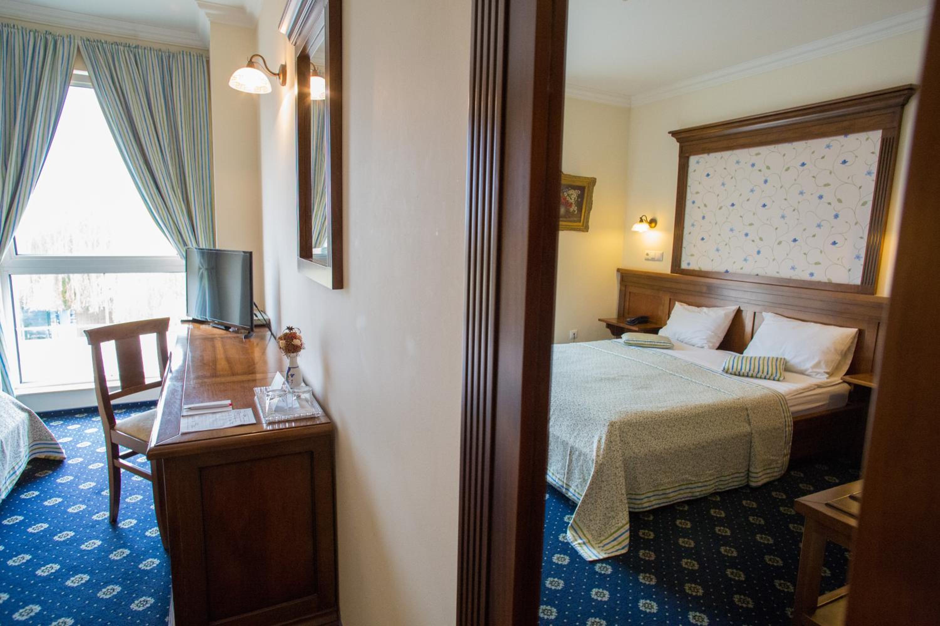 Double or Twin Room photo 2