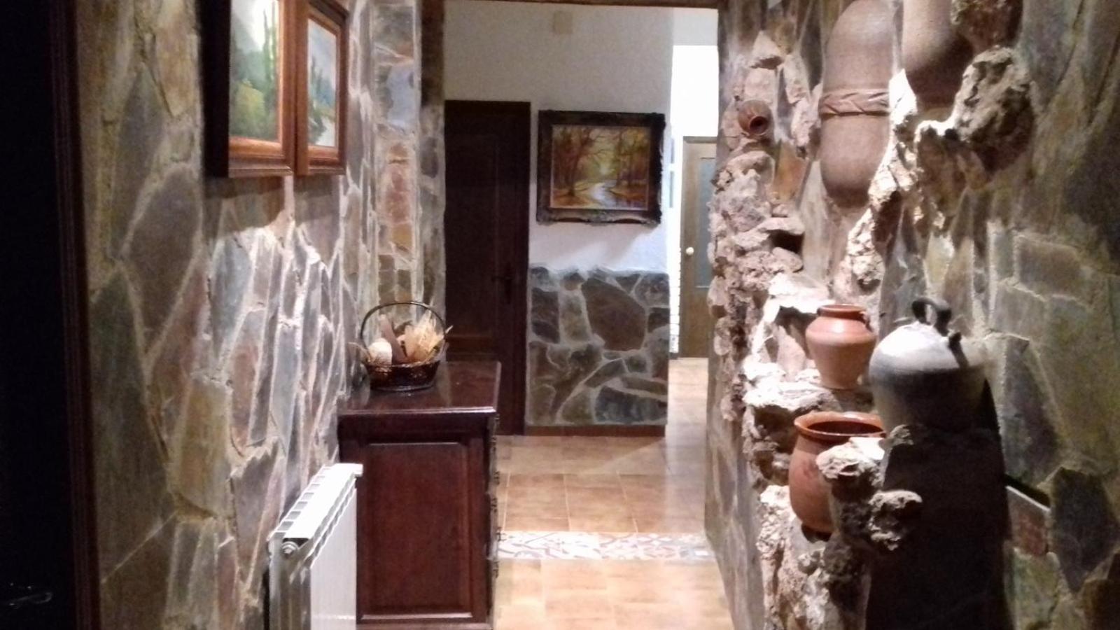 Seven-Bedroom House photo 2