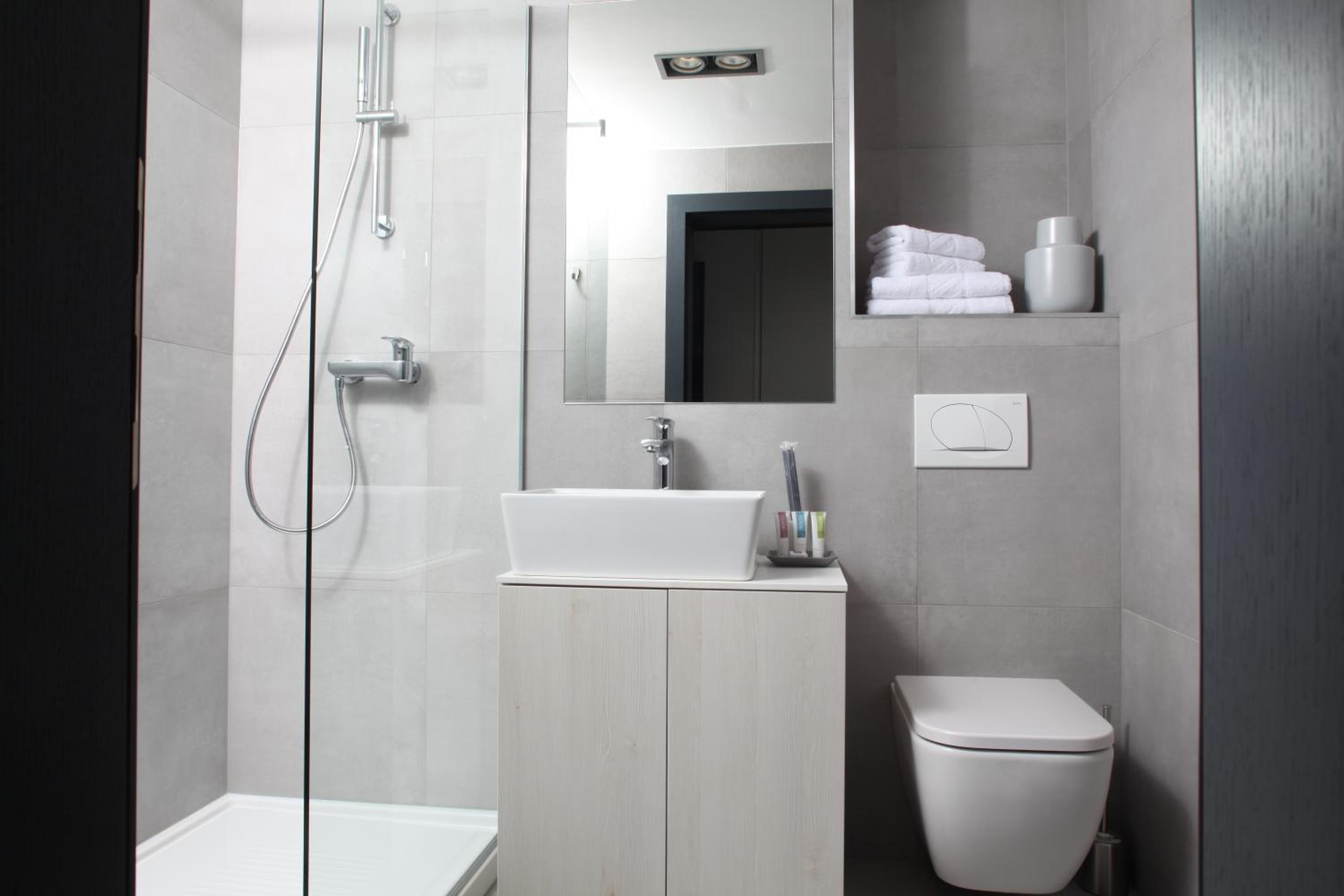 Double Room with Free Parking - Photo 7