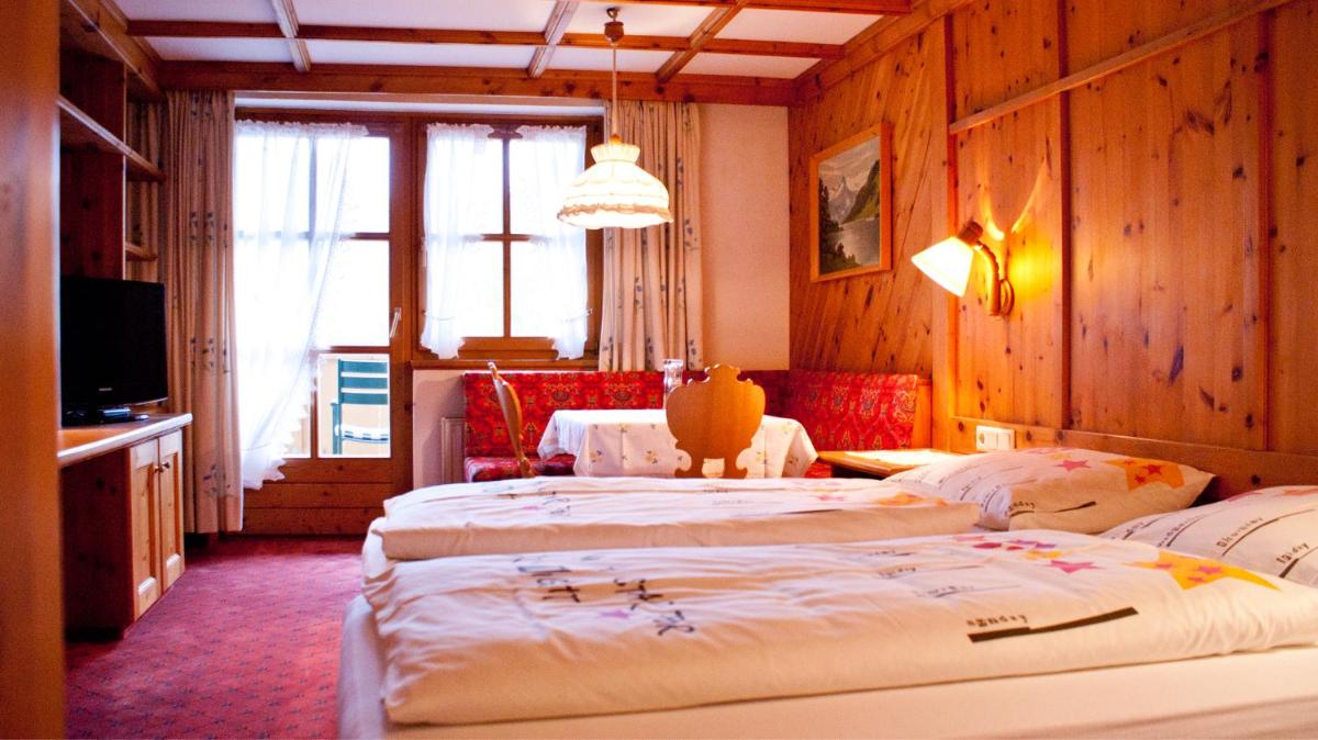 Double Room with Balcony - Photo 2