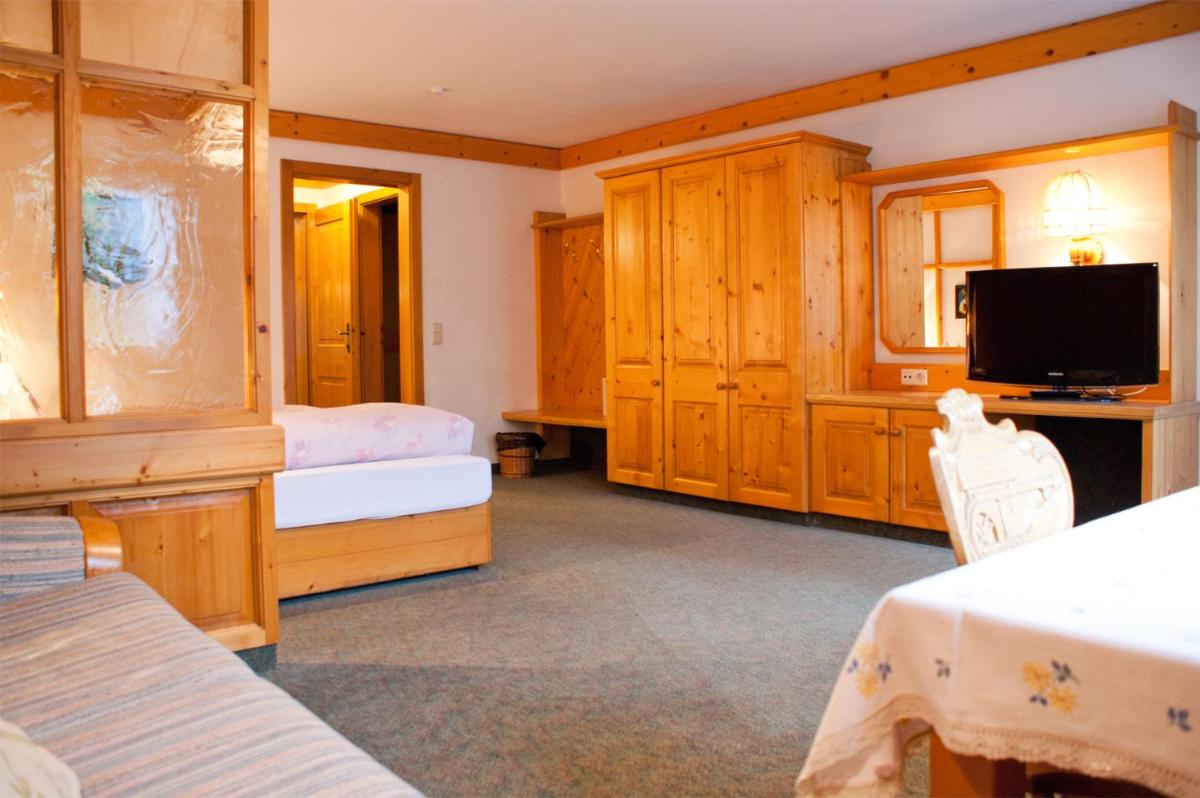 Superior Double Room with Balcony - Photo 2