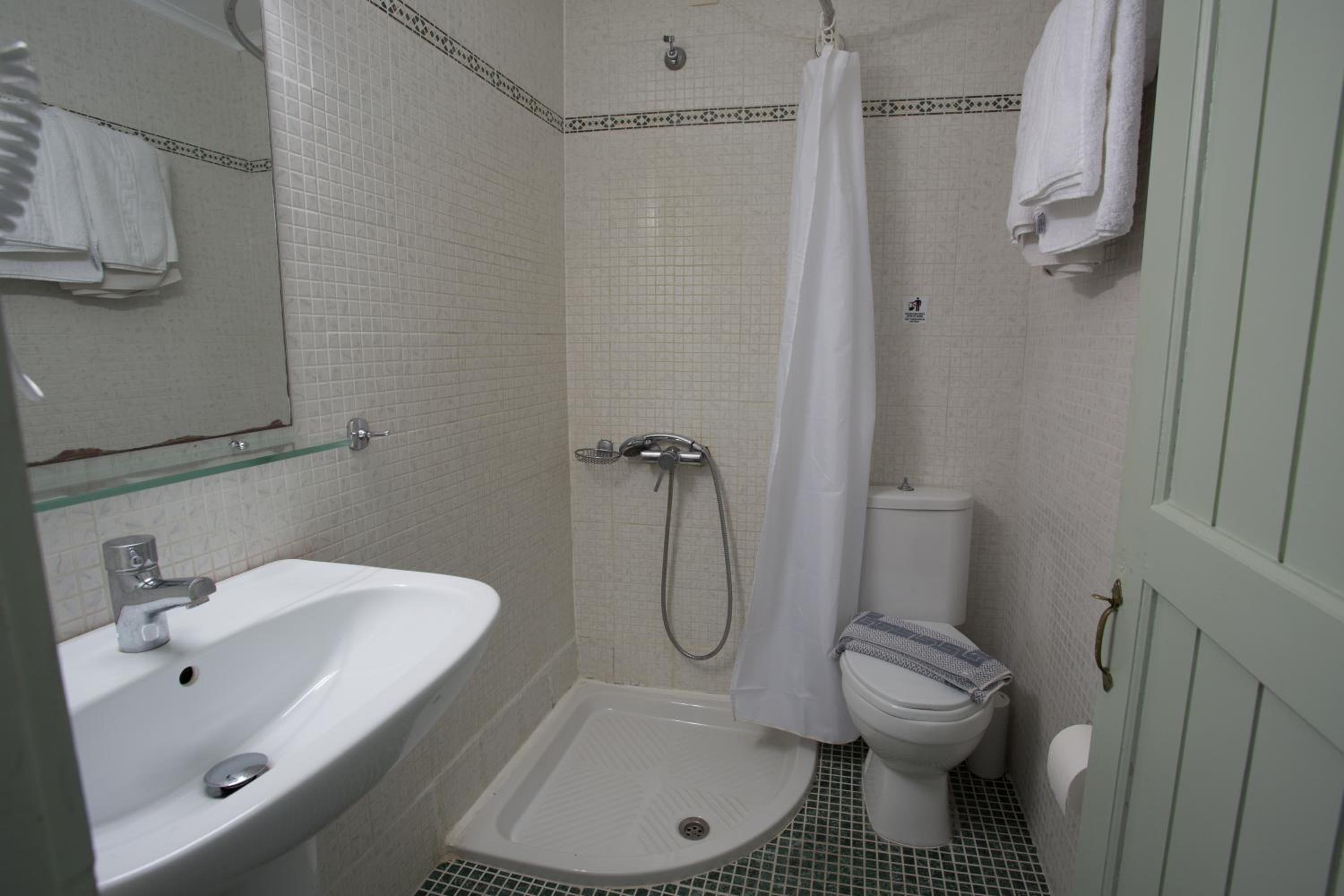 Superior Double Room with Sea View thumbnail 5