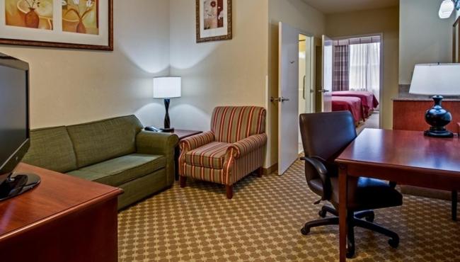 One-Bedroom Suite with Two Queen Beds - Non-Smoking - Photo 1