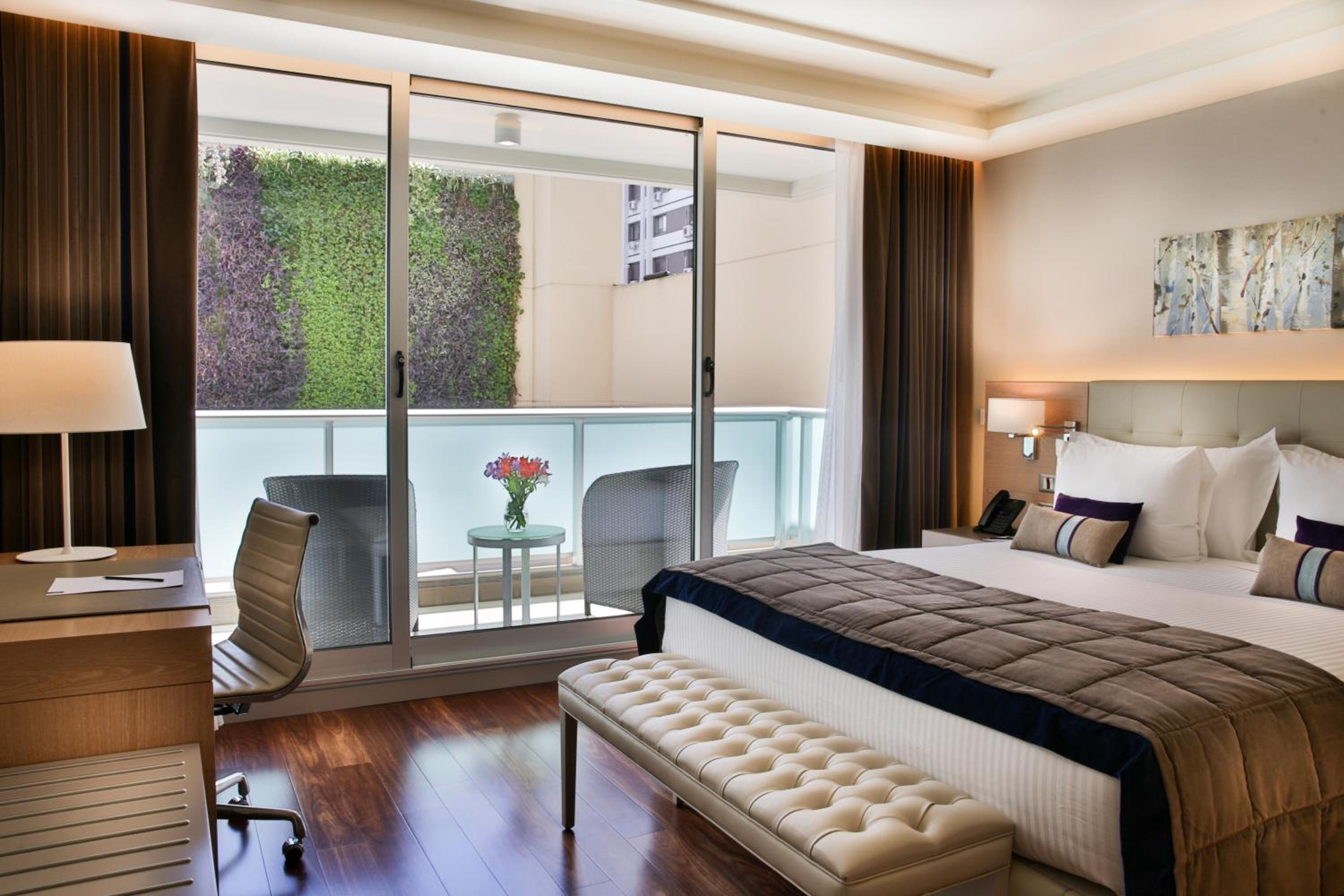 Deluxe King Room with Balcony thumbnail 6