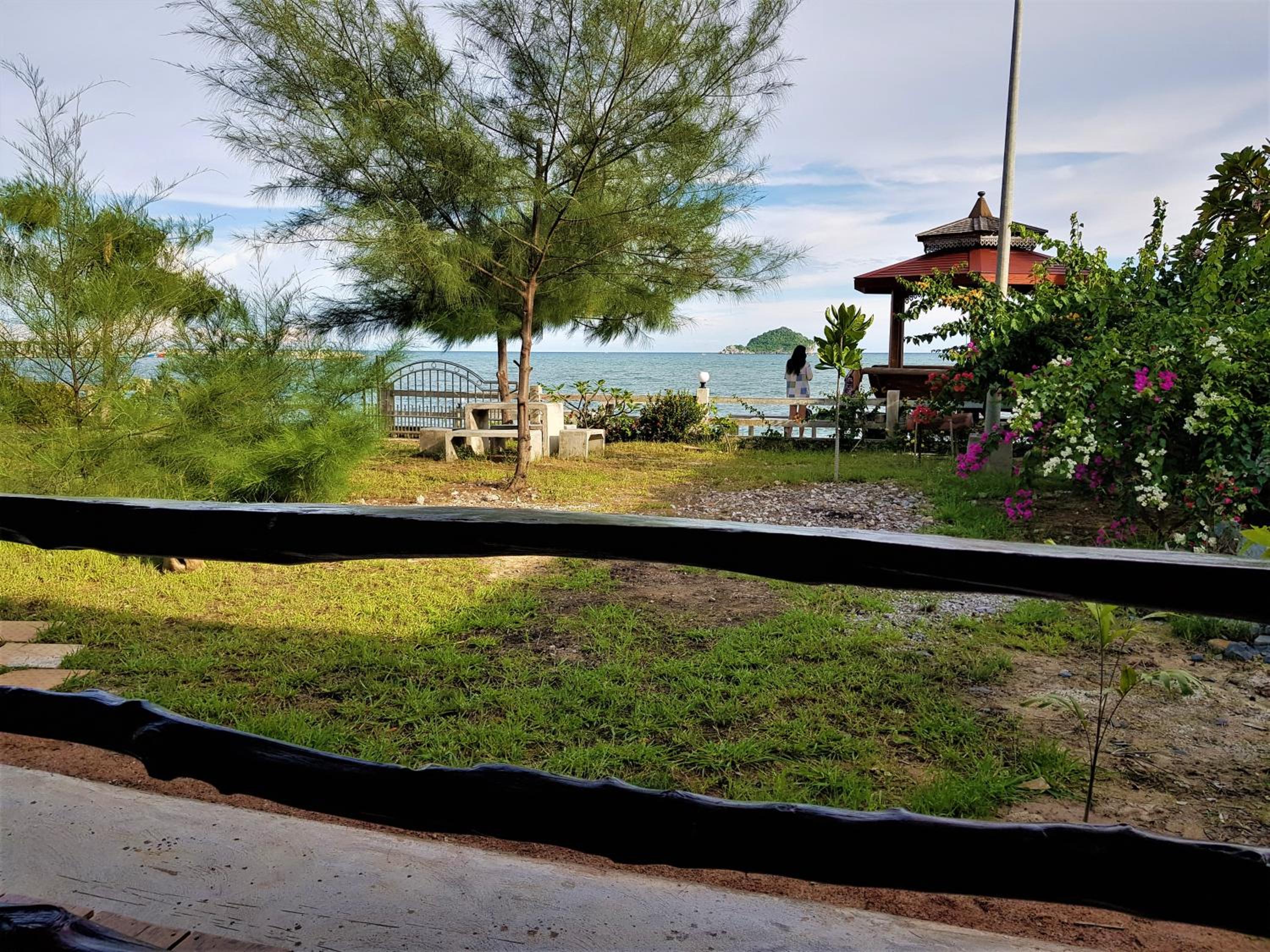 Deluxe Bungalow photo 2
