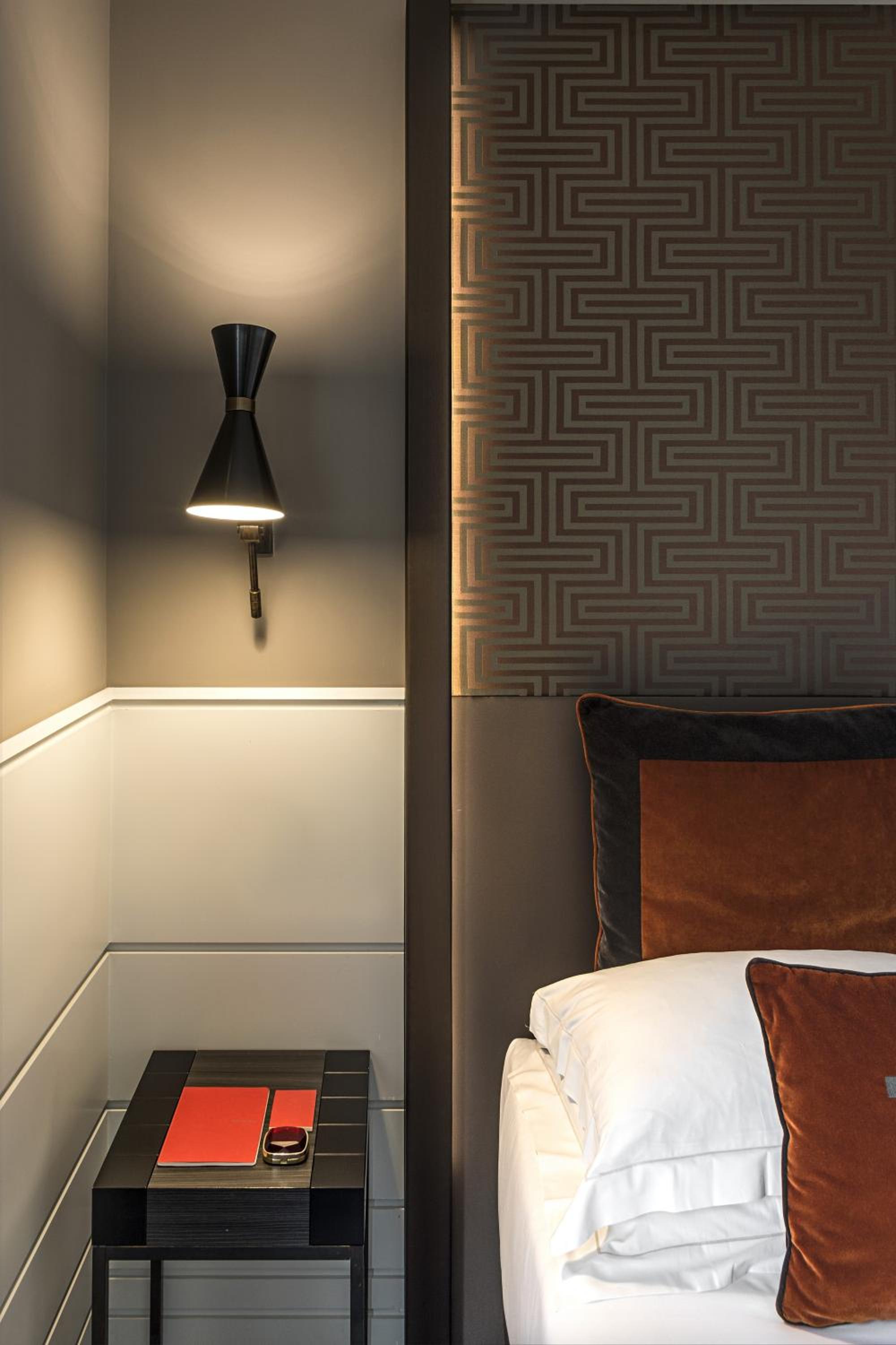 Junior Suite with One King Bed (Non Smoking) photo 3