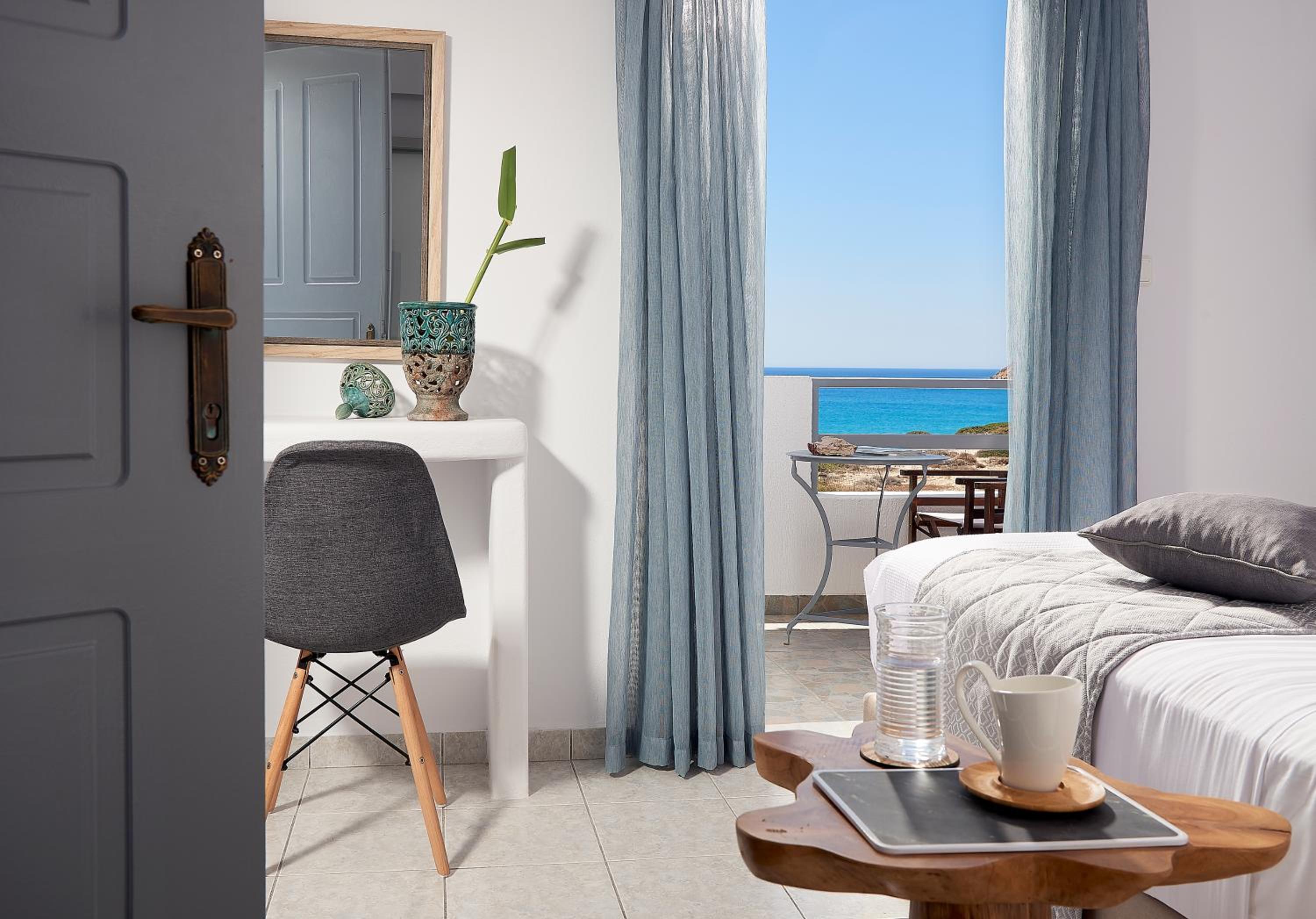 Double Room with Sea View - Photo 3