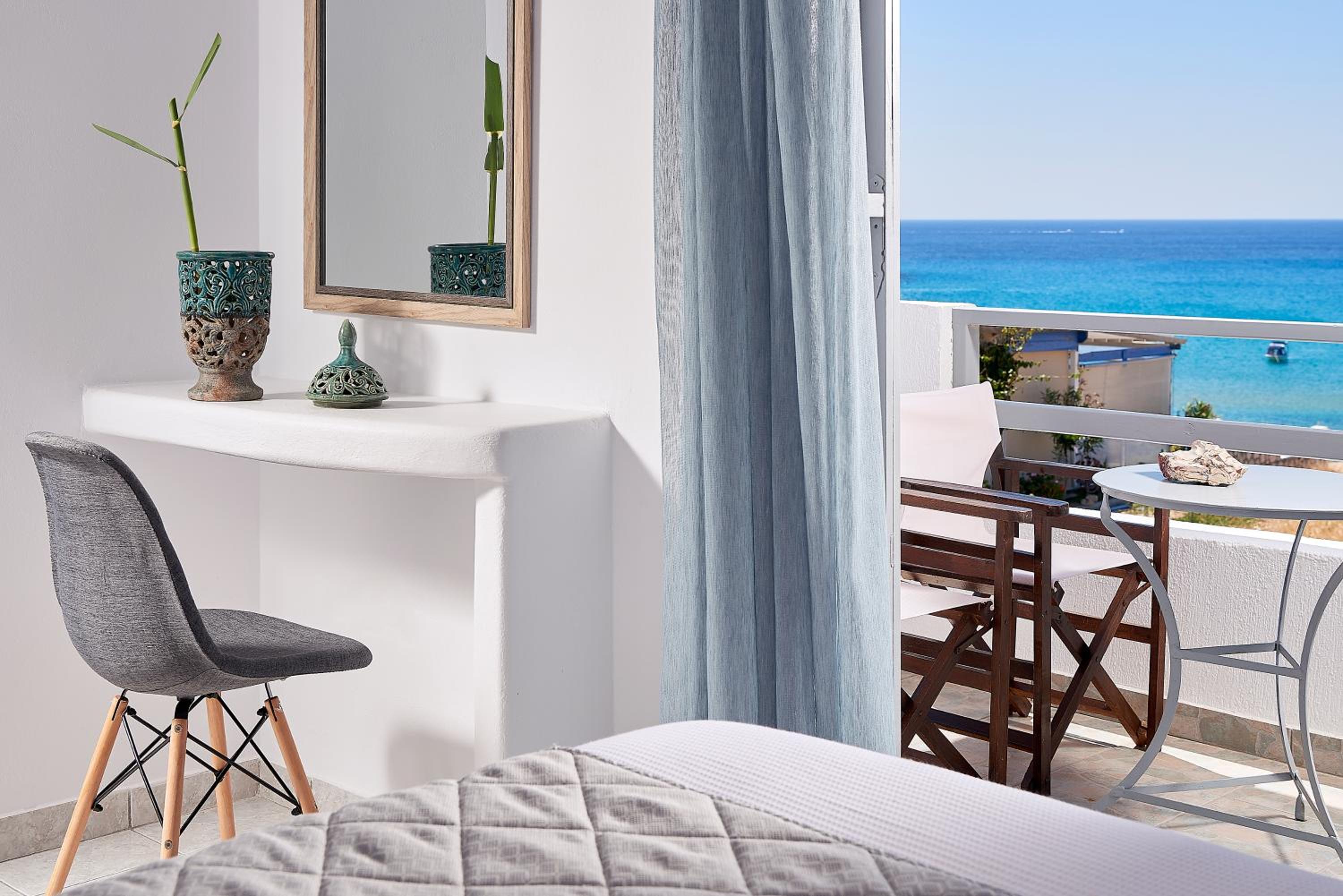 Triple Room with Sea View - Photo 13