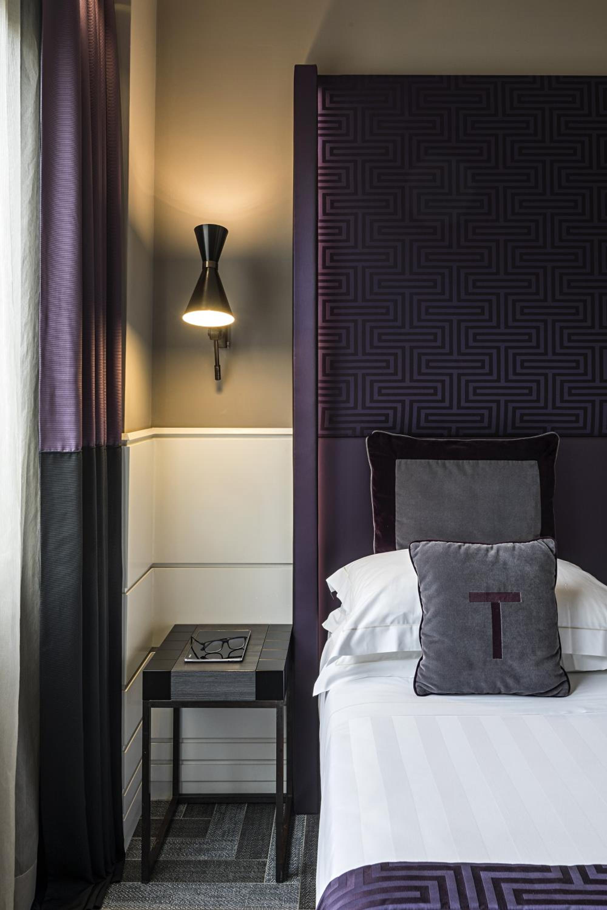 King Room with One King Bed (Non Smoking) photo 3