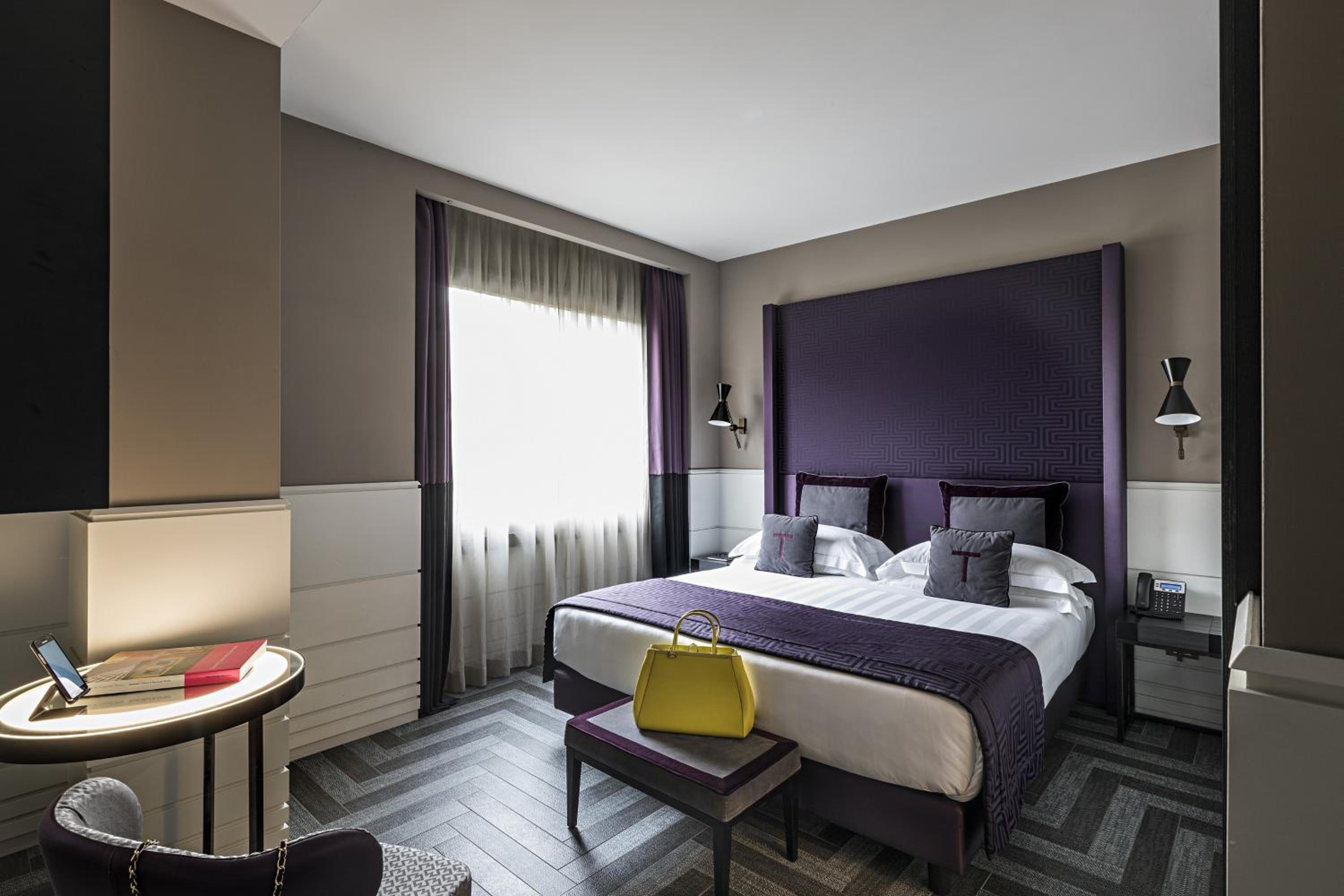 Premium King Room photo 1