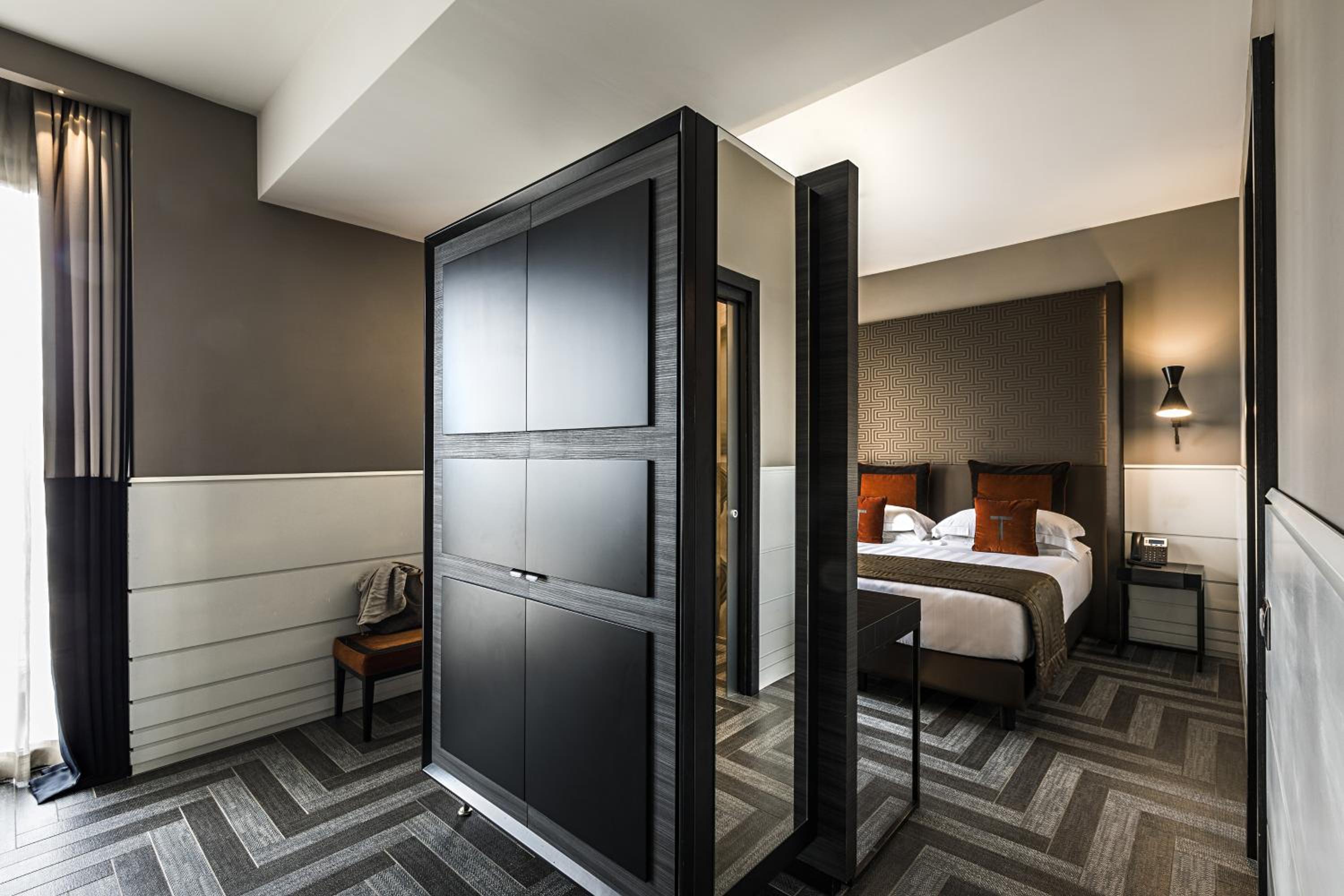 Junior King Suite photo 3