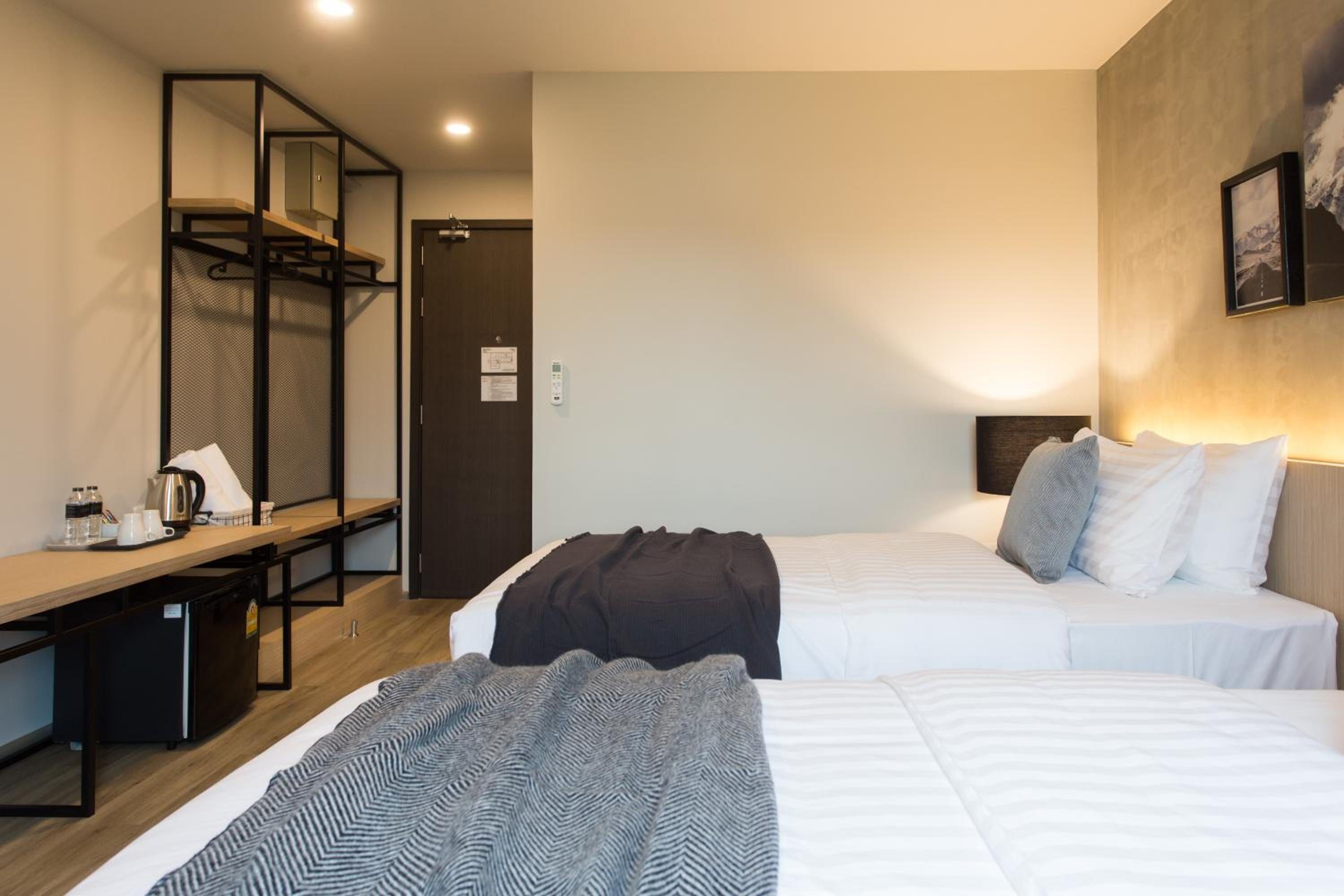 Standard Twin Room - Photo 6