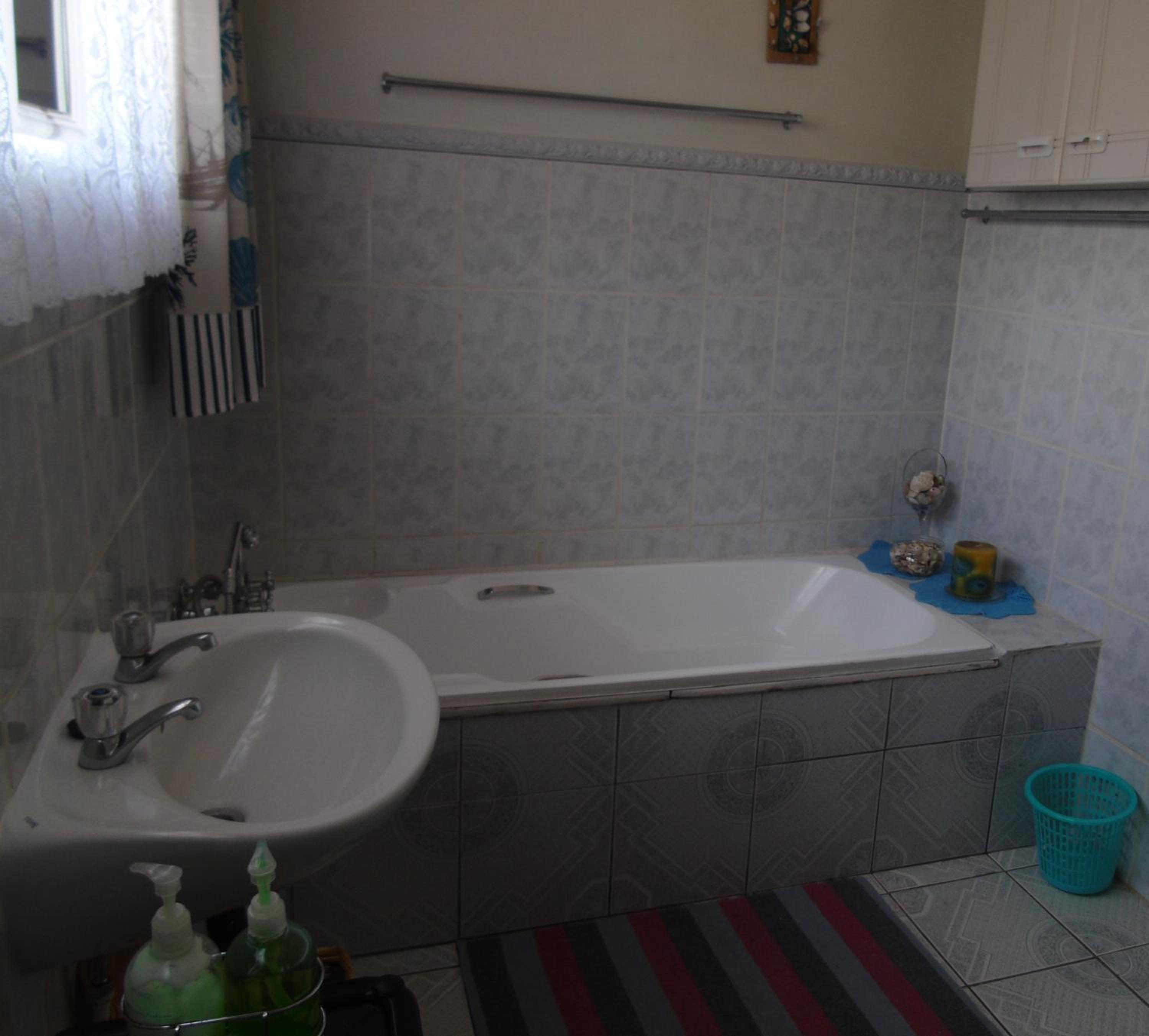 One-Bedroom Apartment - Photo 12