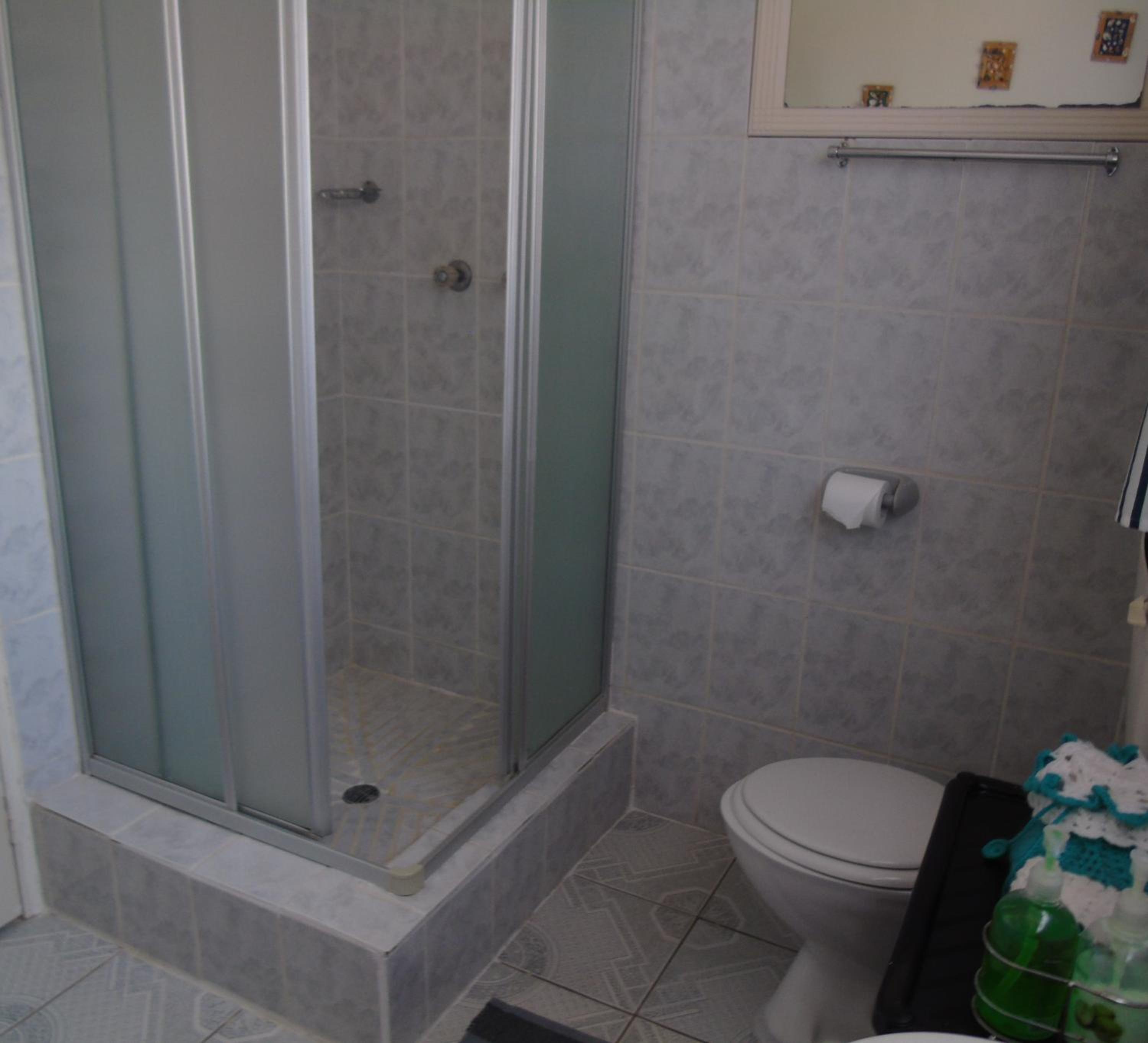 One-Bedroom Apartment - Photo 11