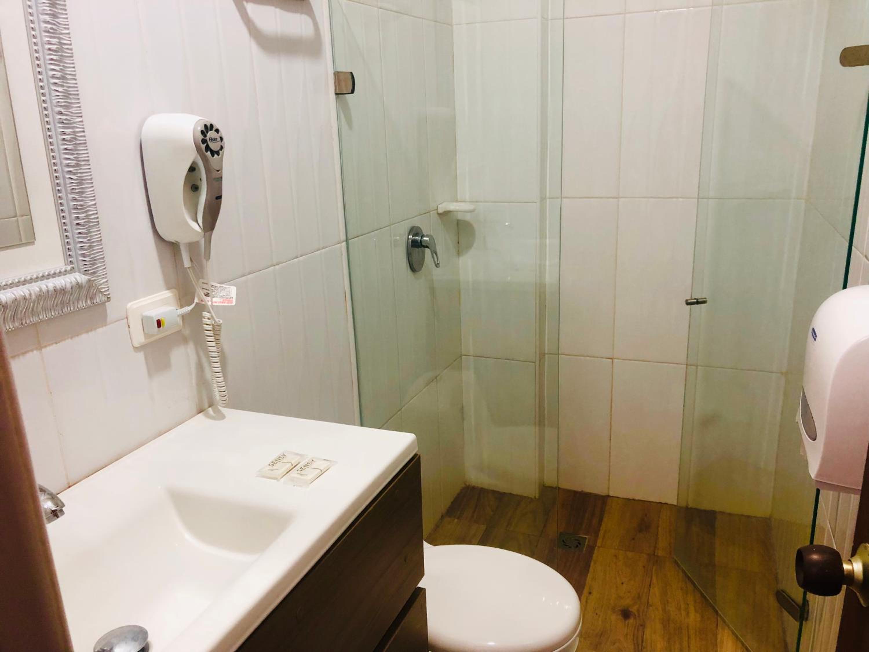 Standard Double Room - Photo 3