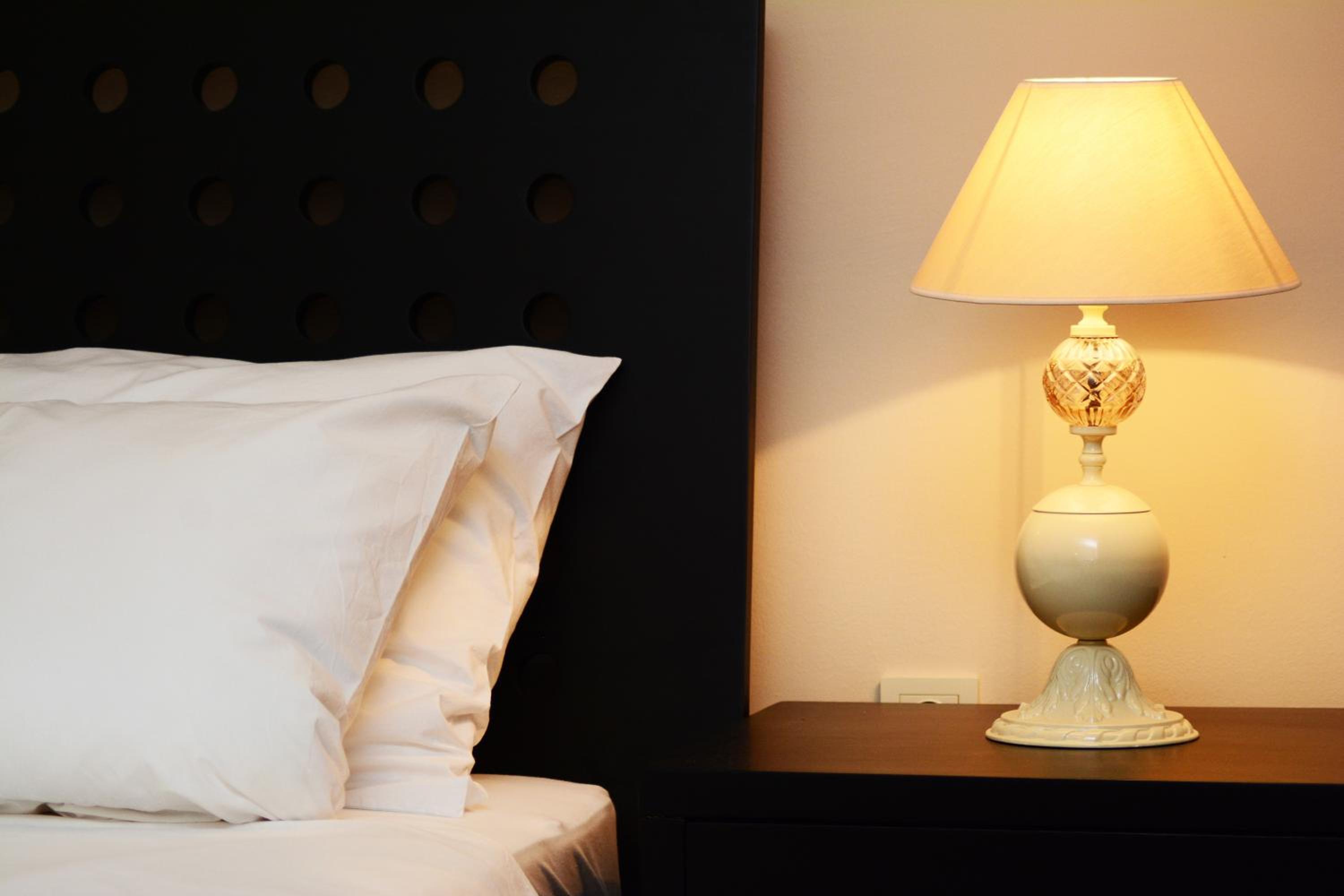 Deluxe King Room - Photo 11