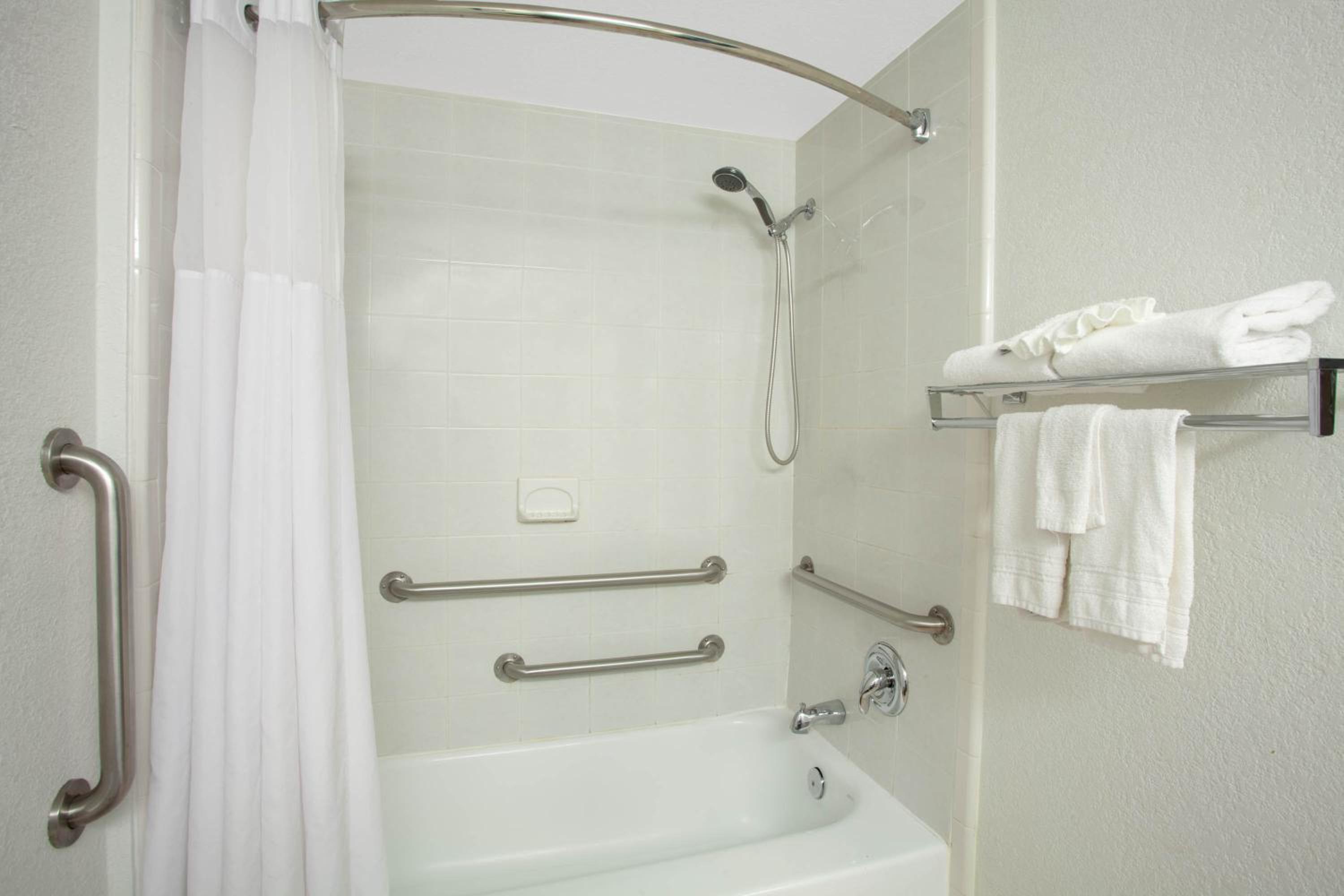 Double Room with Two Double Beds - Non-Smoking - Photo 4