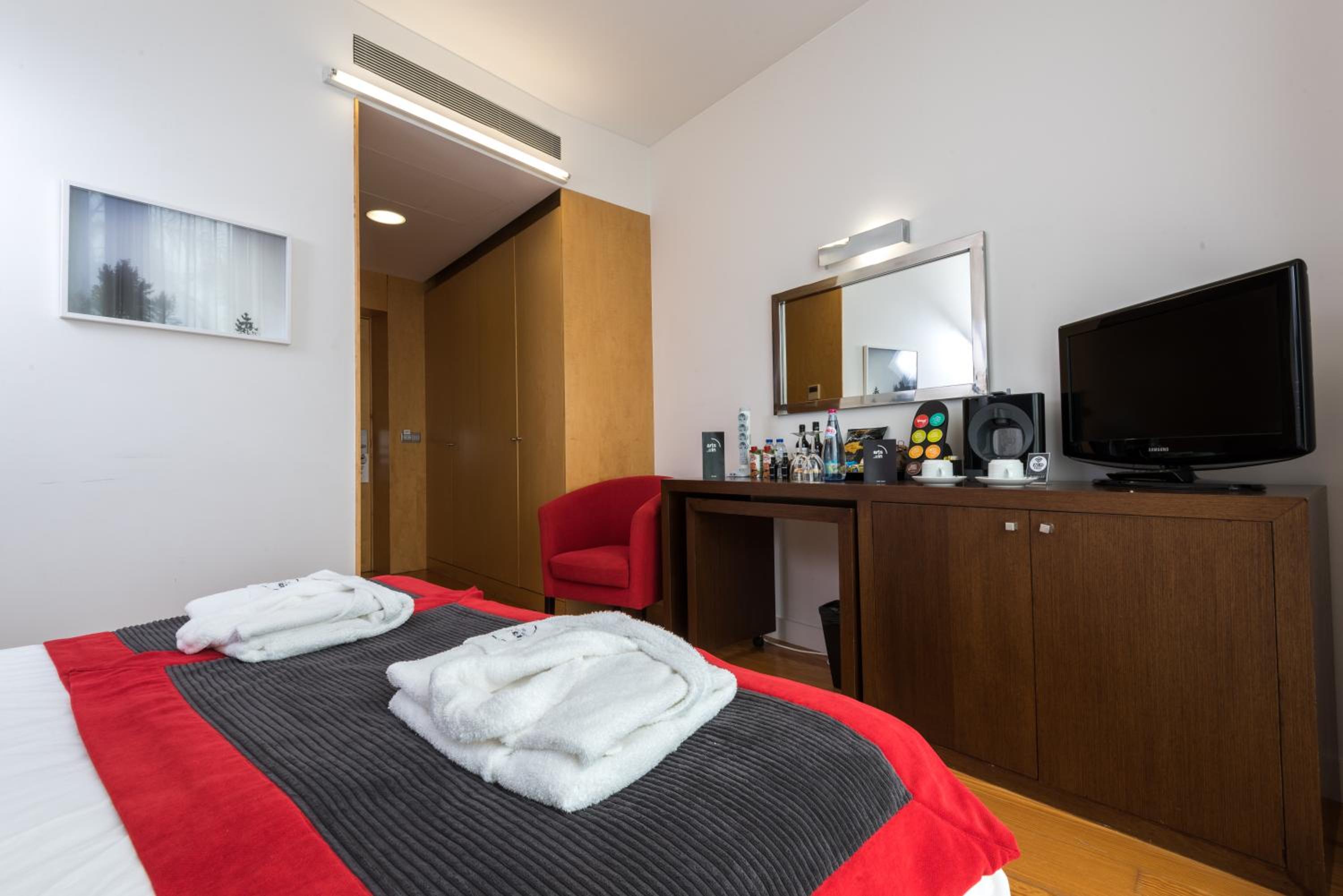 Twin Room with Sea View - Photo 2