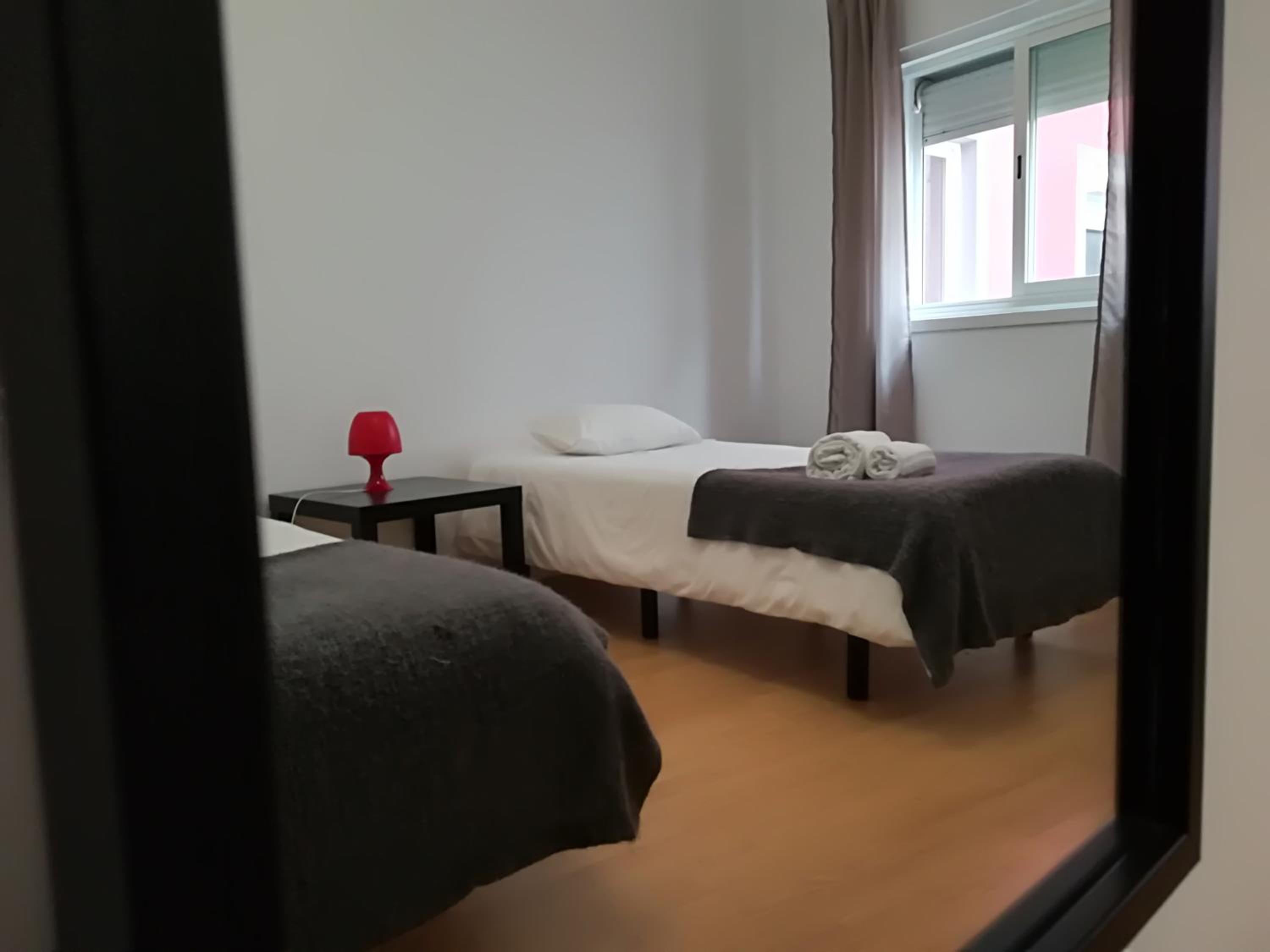 Twin Room with Private Bathroom photo 1