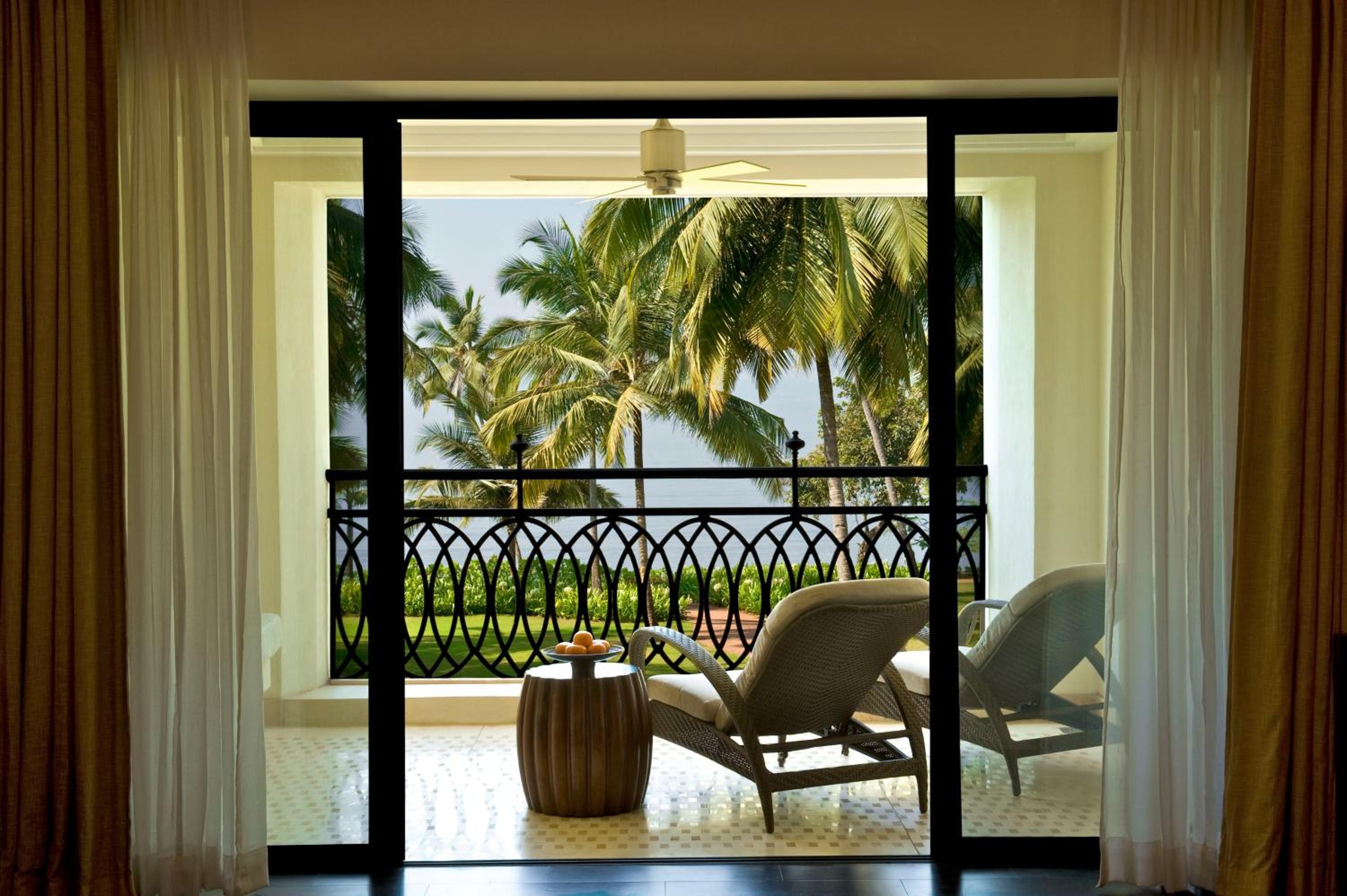 Twin Room with Balcony and Garden View