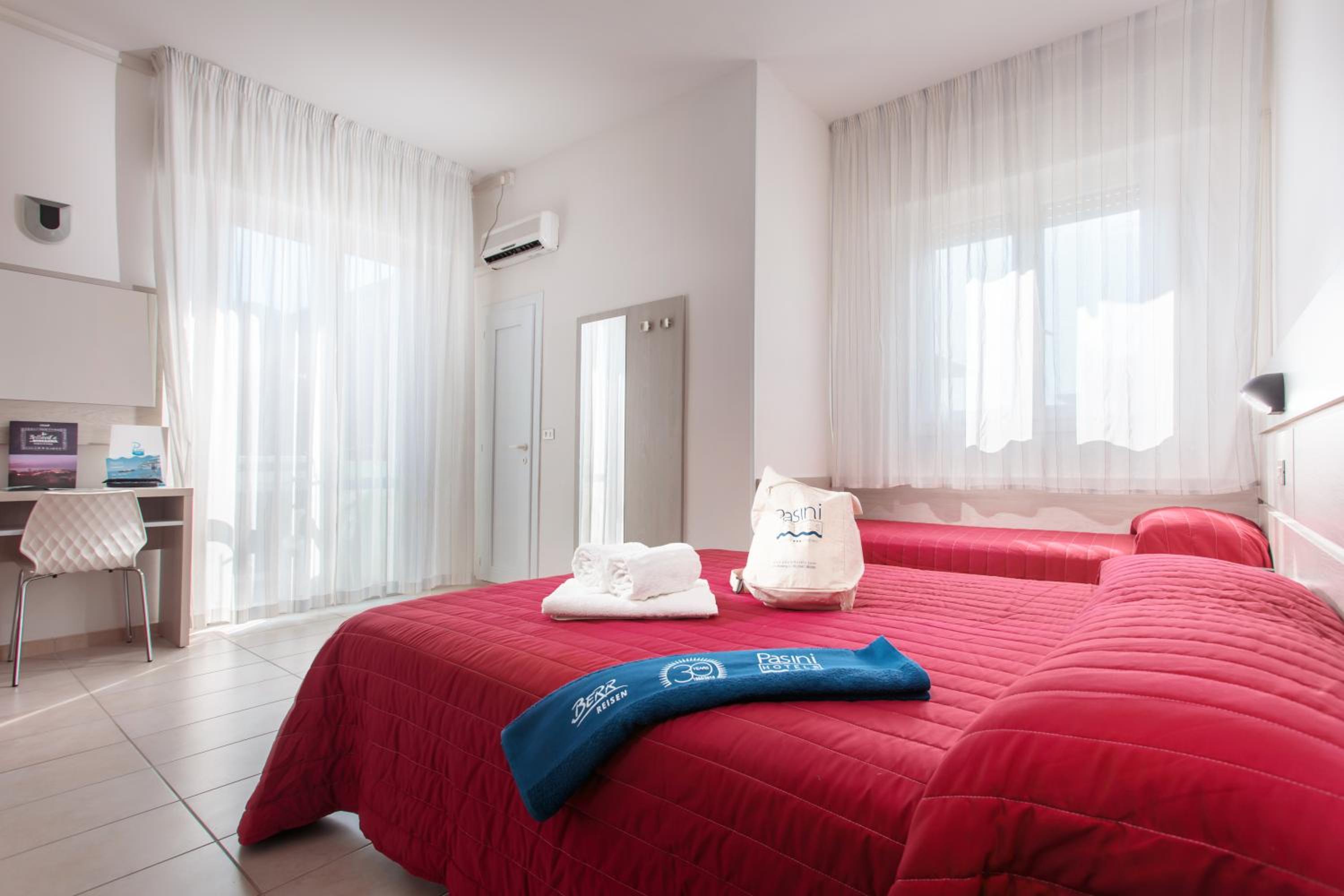 Double or Twin Room with Balcony - Photo 4