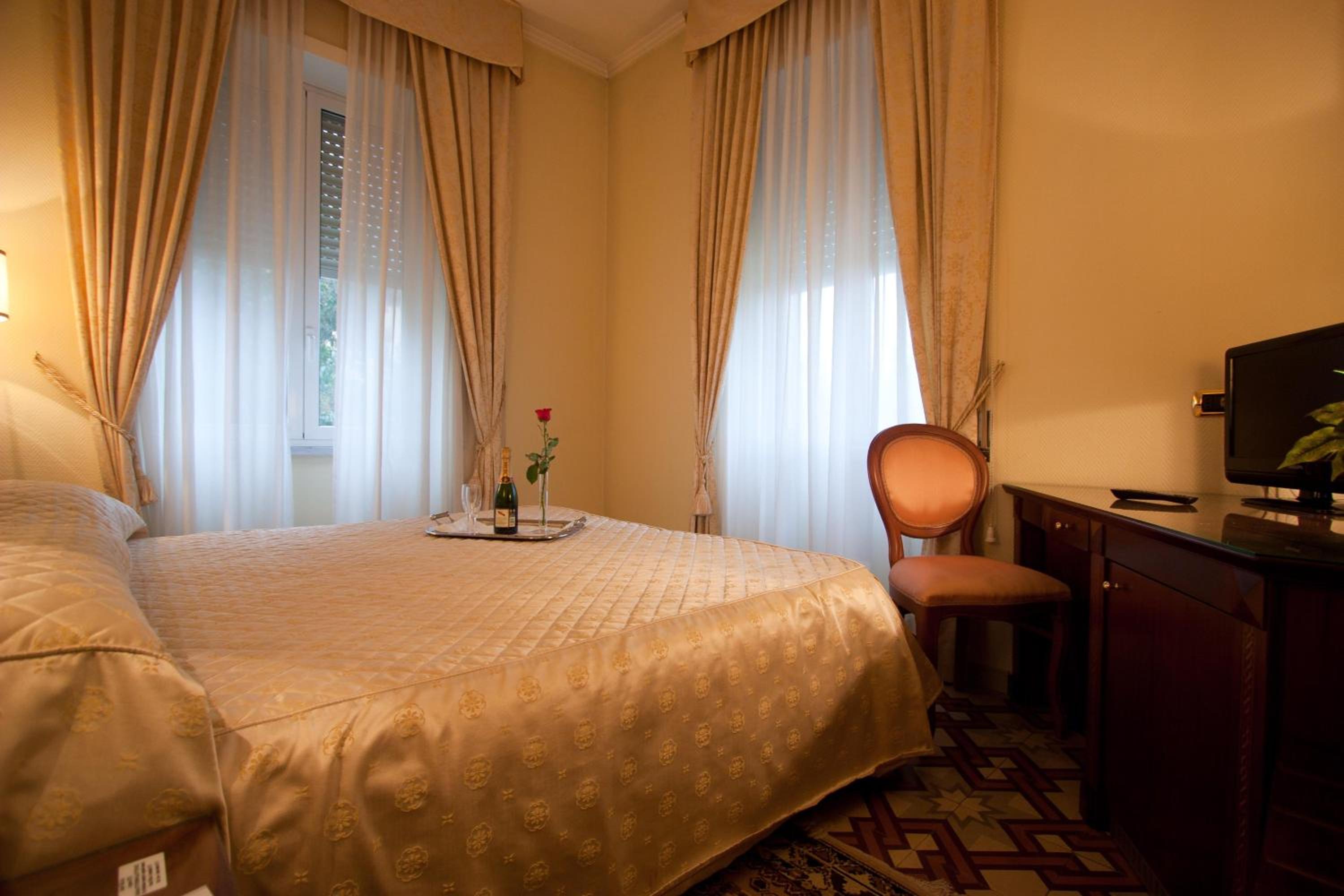 Double or Twin Room photo 3