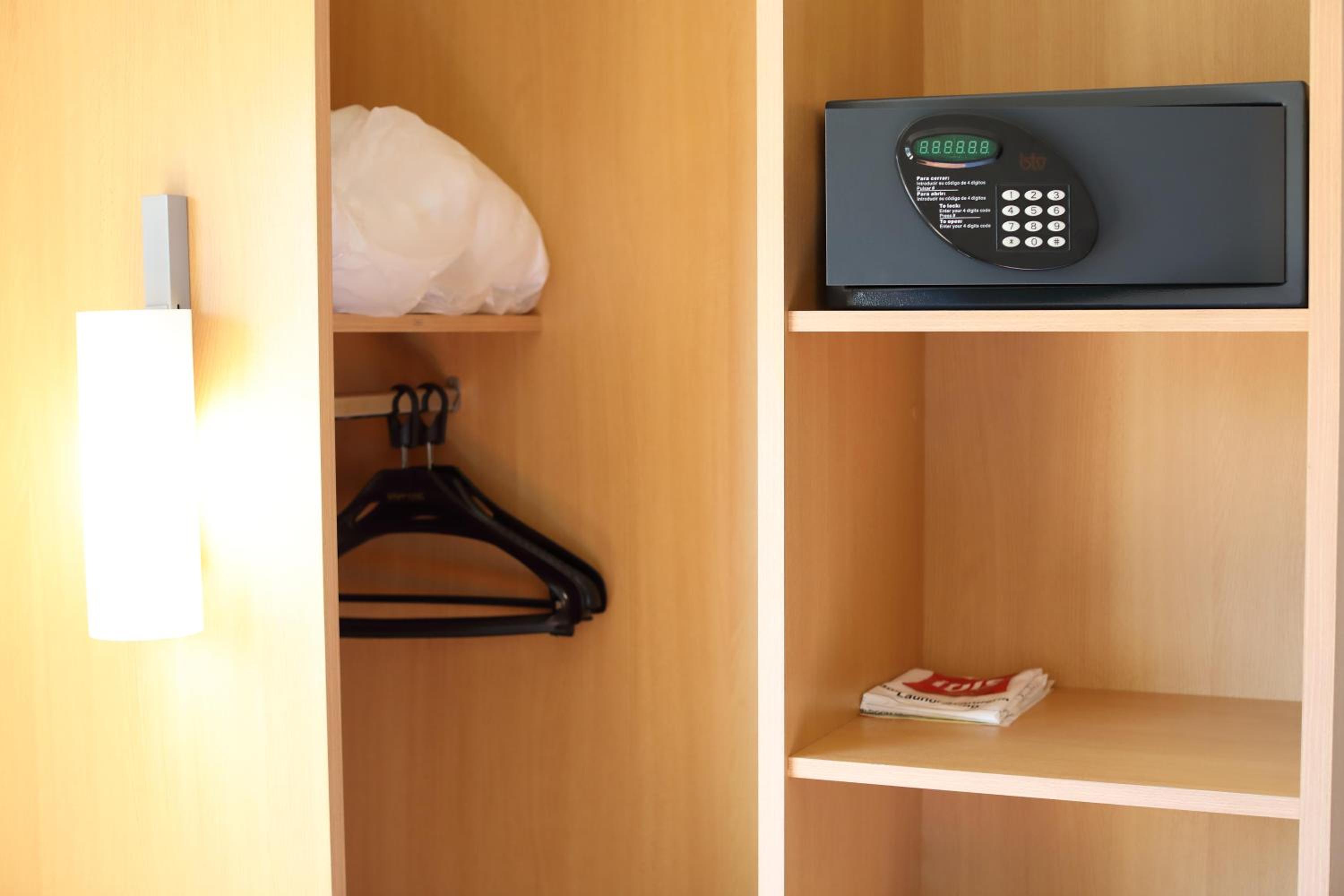 Standard Twin Room photo 2
