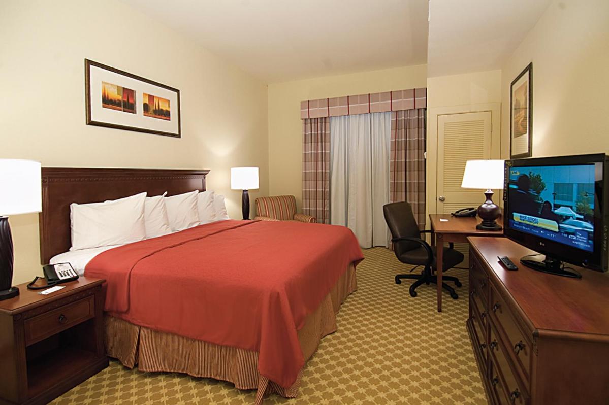 King Room - Non-Smoking - Photo 4