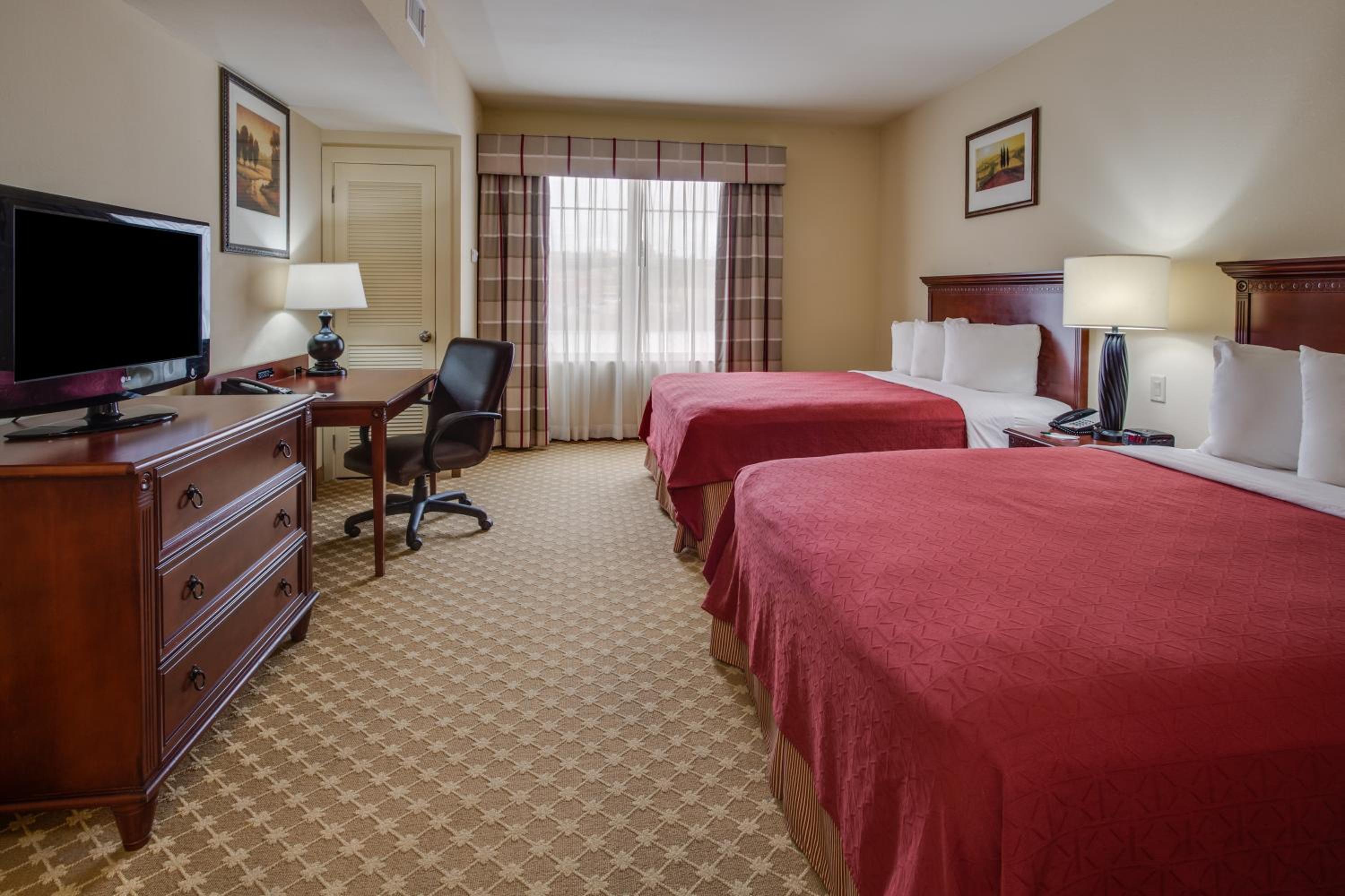 Queen Room with Two Queen Beds - Non-Smoking - Photo 1