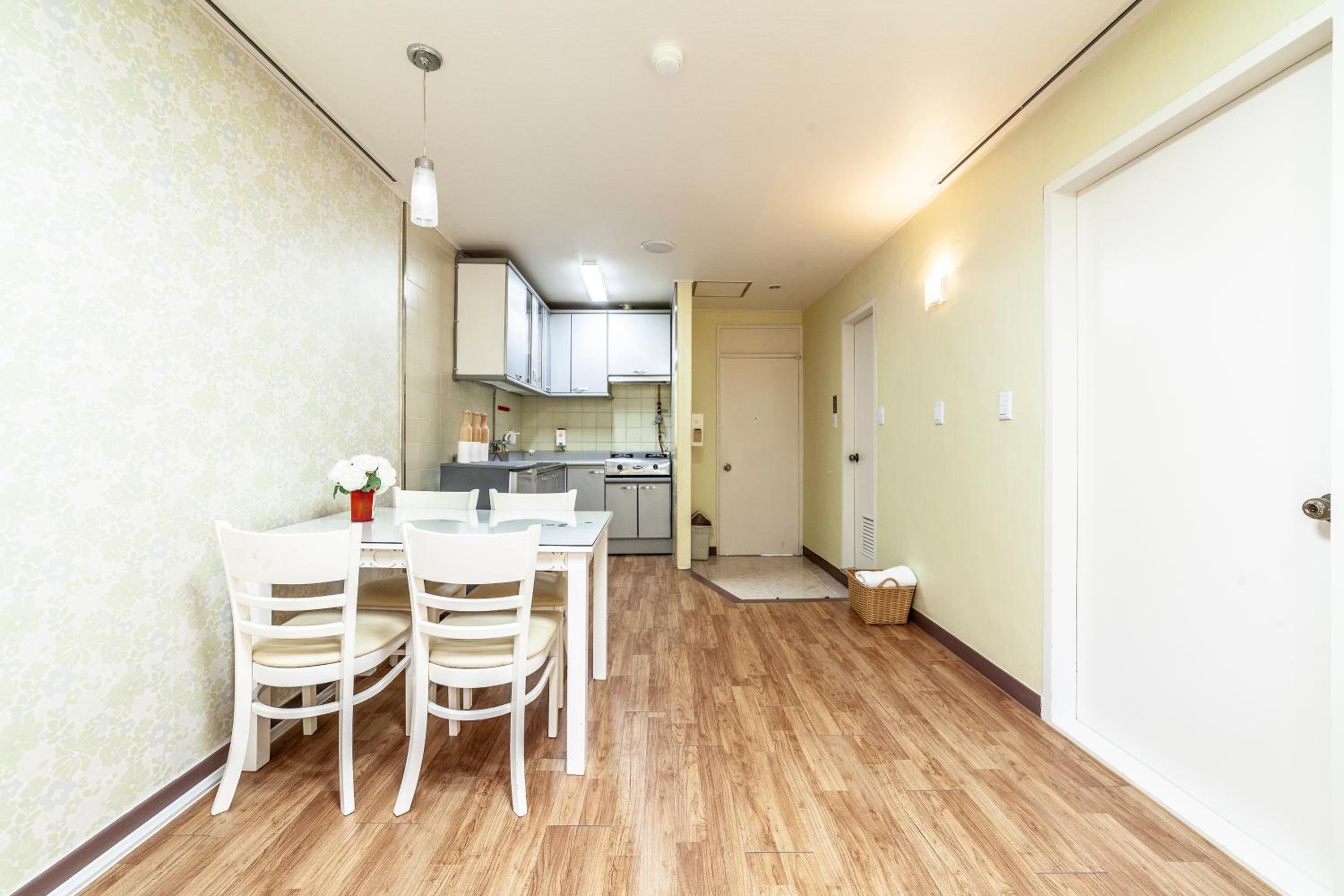 Family Room - Photo 5