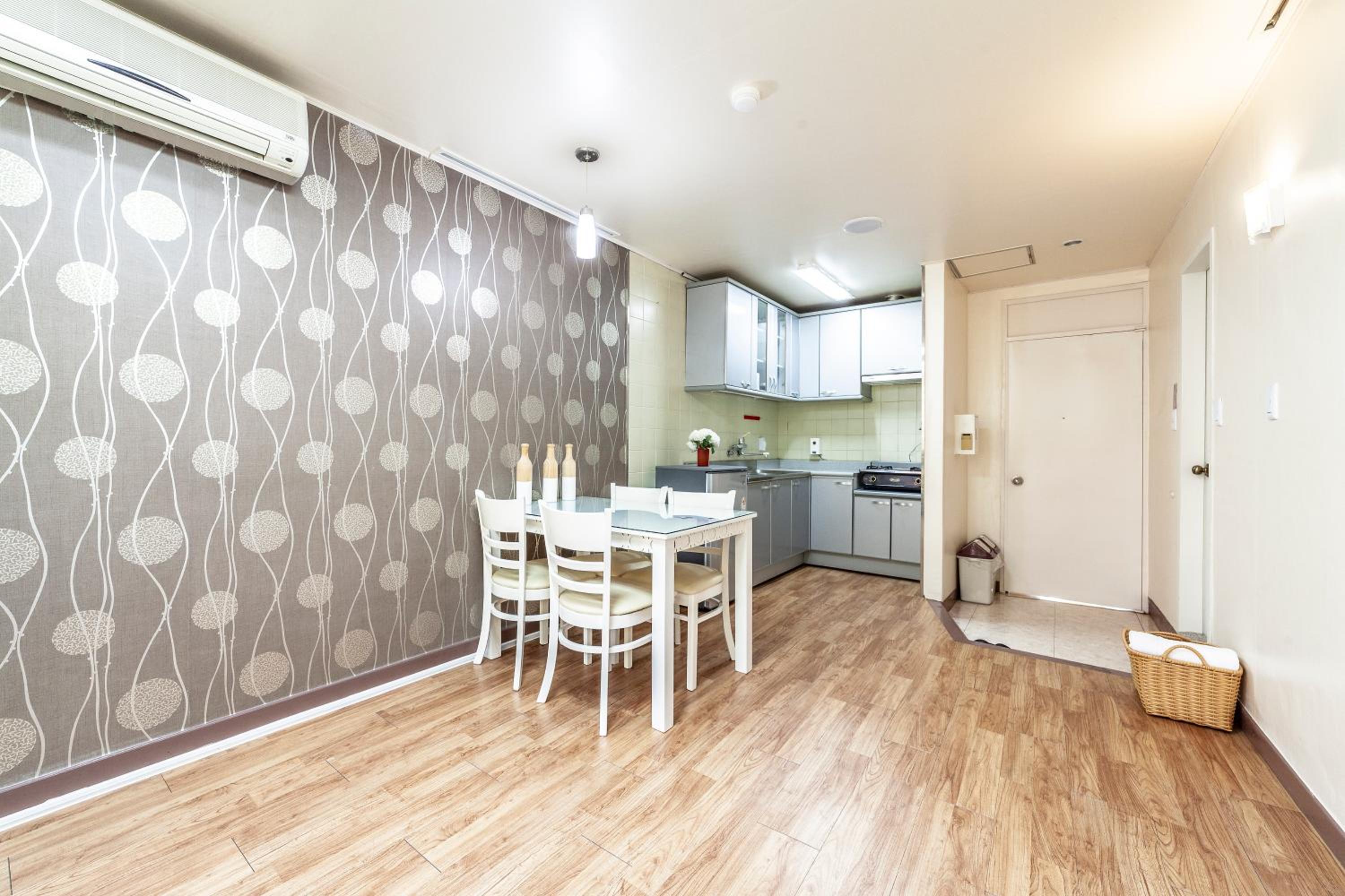 Standard Family Room - Photo 4