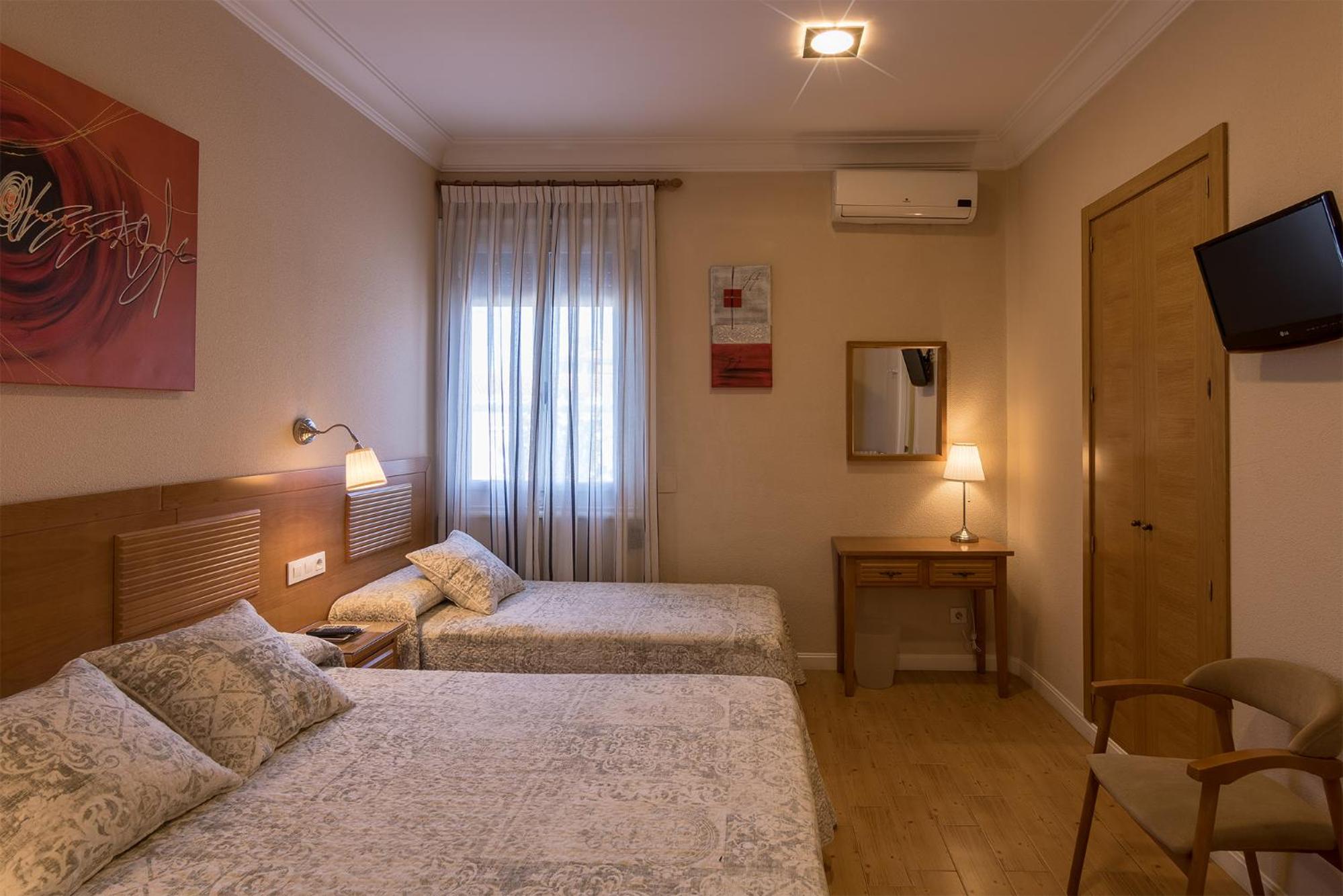 Double Room with Extra Bed photo 2