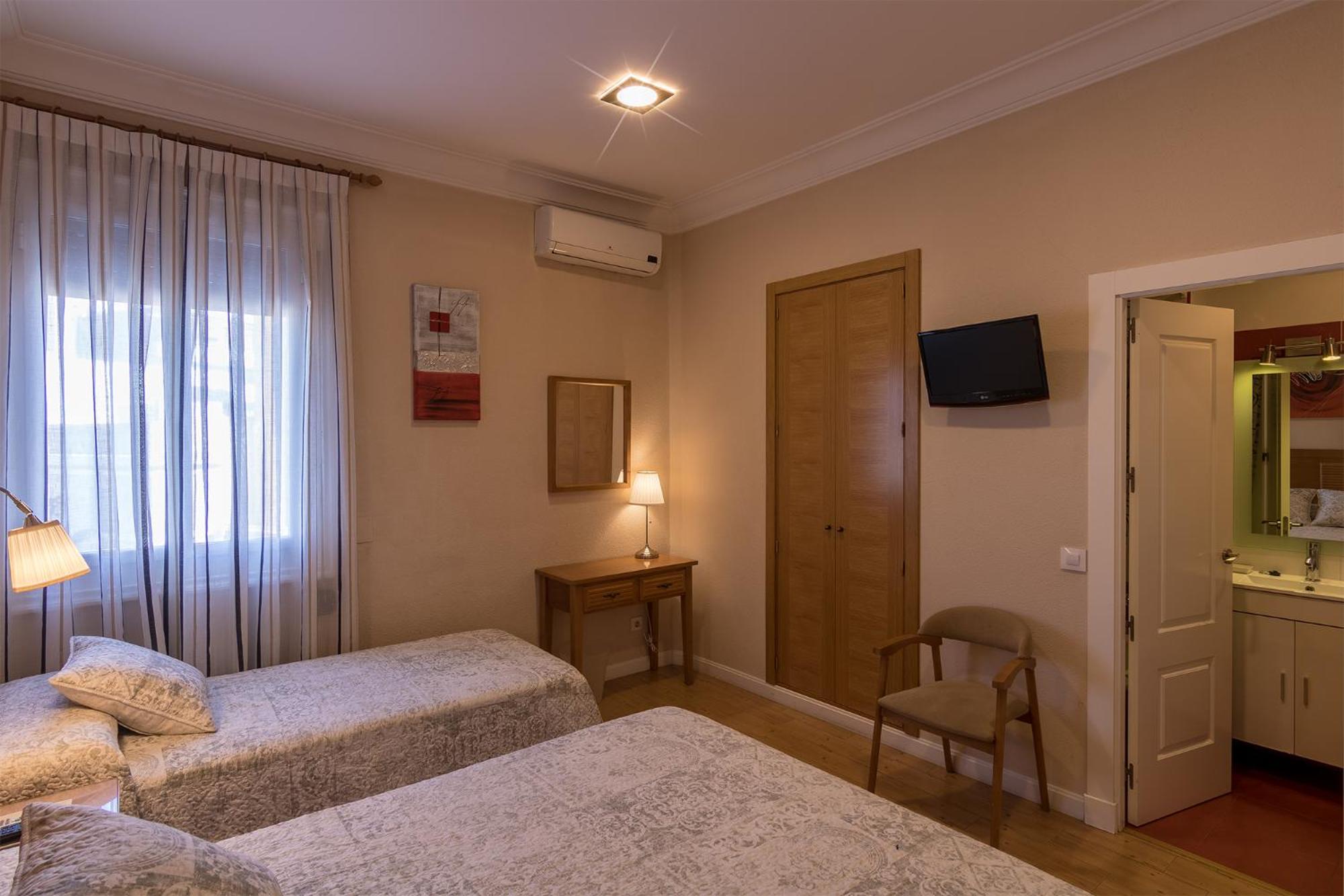 Double Room with Extra Bed photo 3