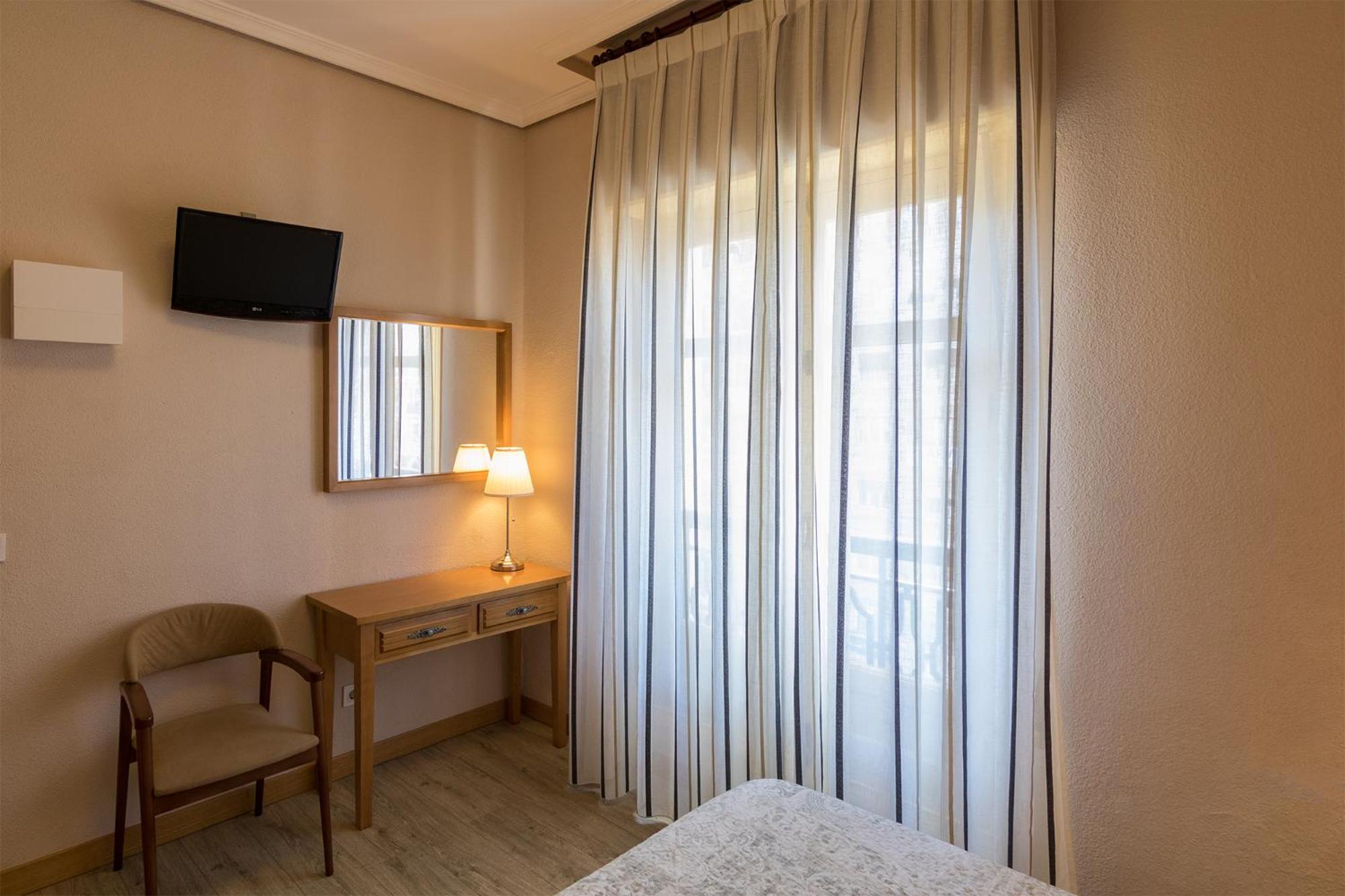 Double Room with Private Bathroom photo 2