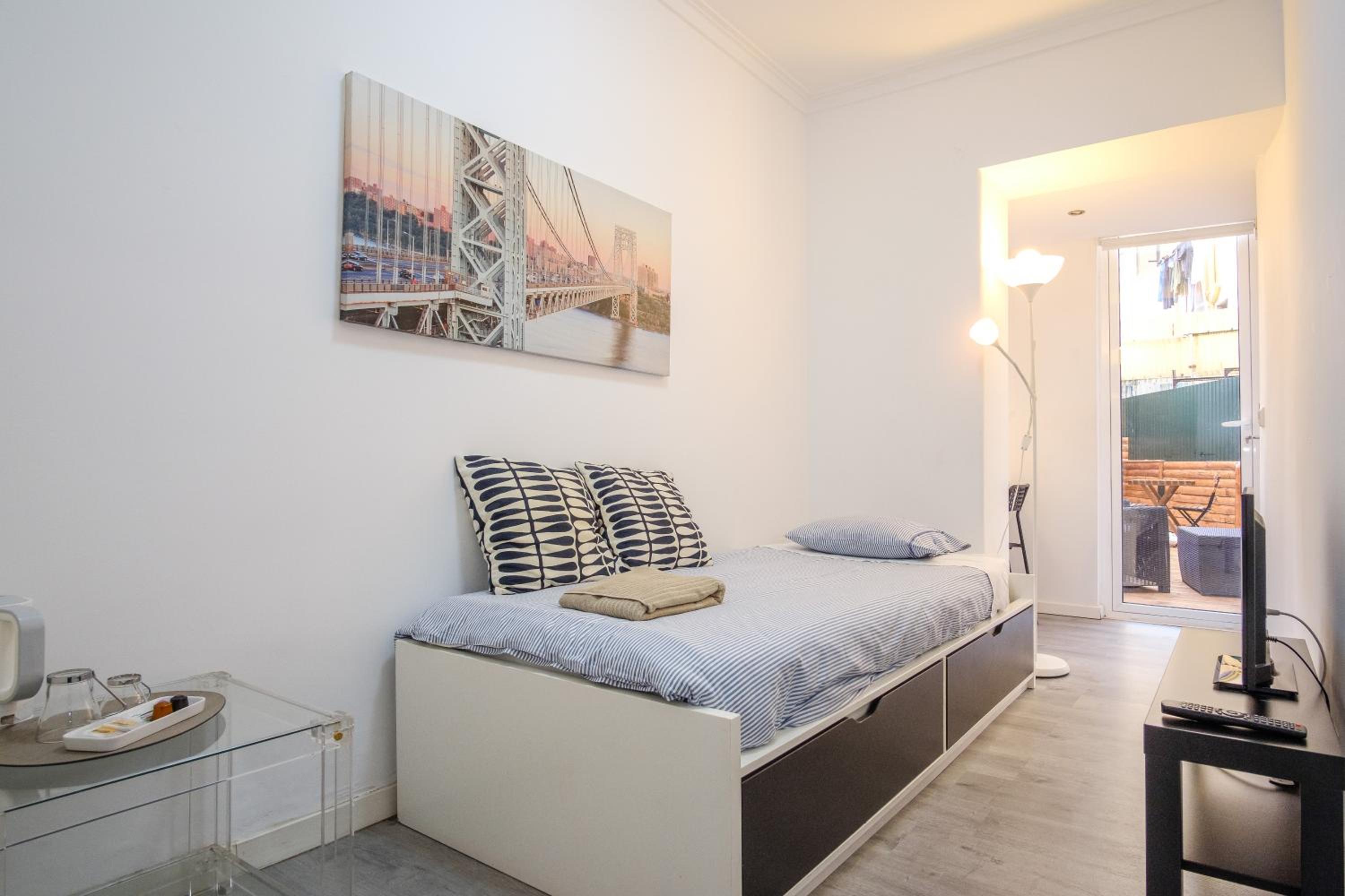 Single Room with Private Bathroom photo 1