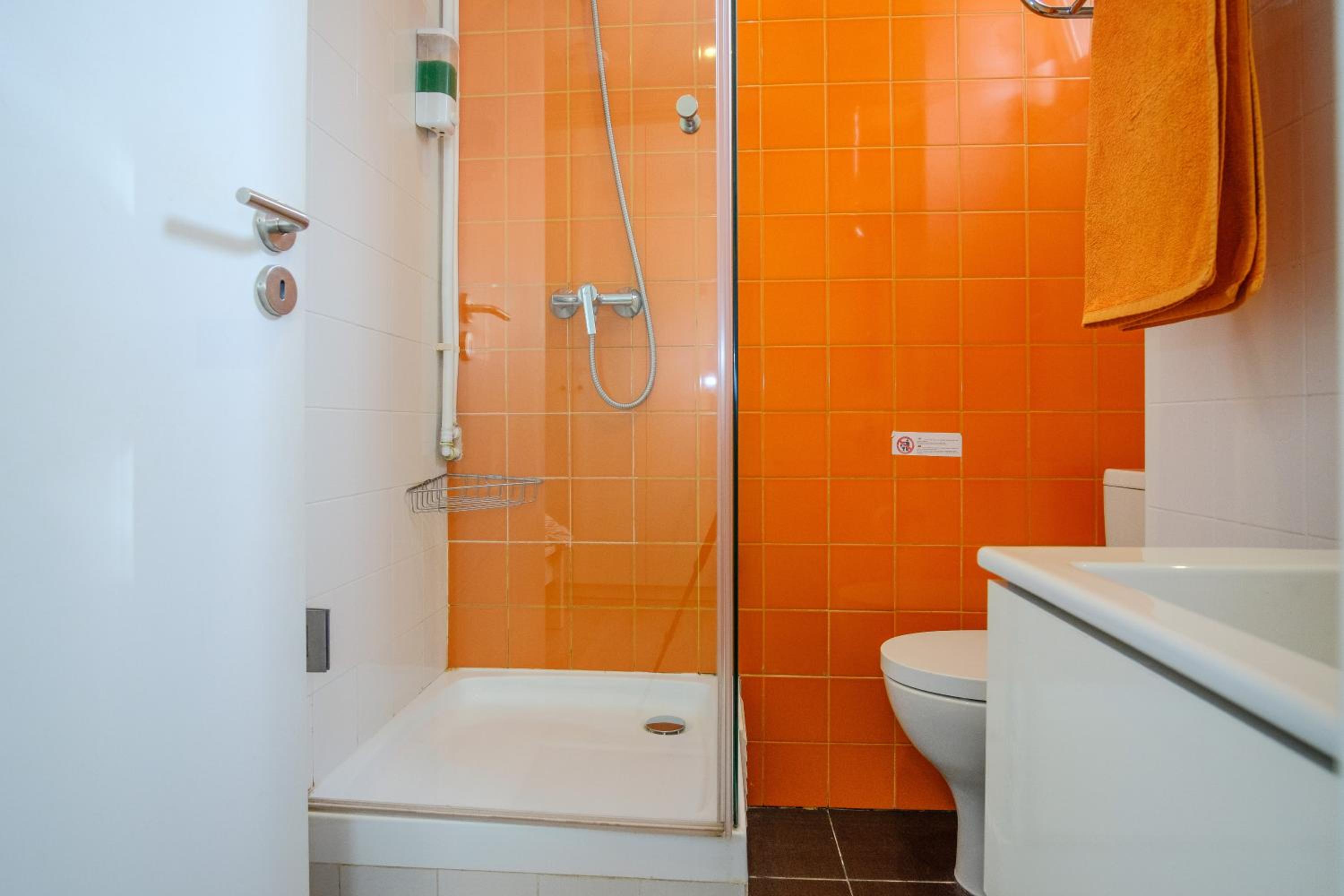 Twin Room with Private Bathroom photo 2
