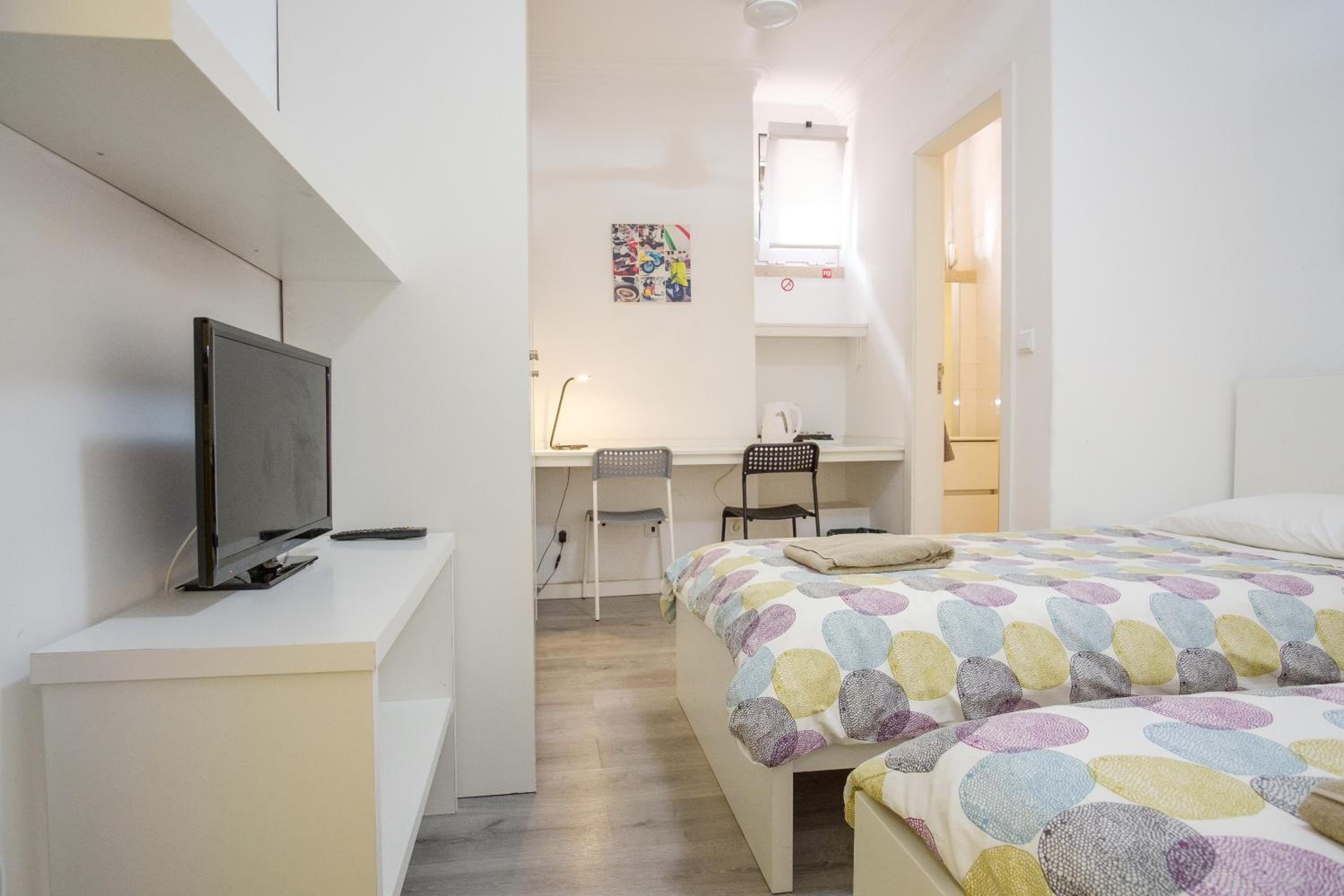 Twin Room with Private Bathroom photo 1