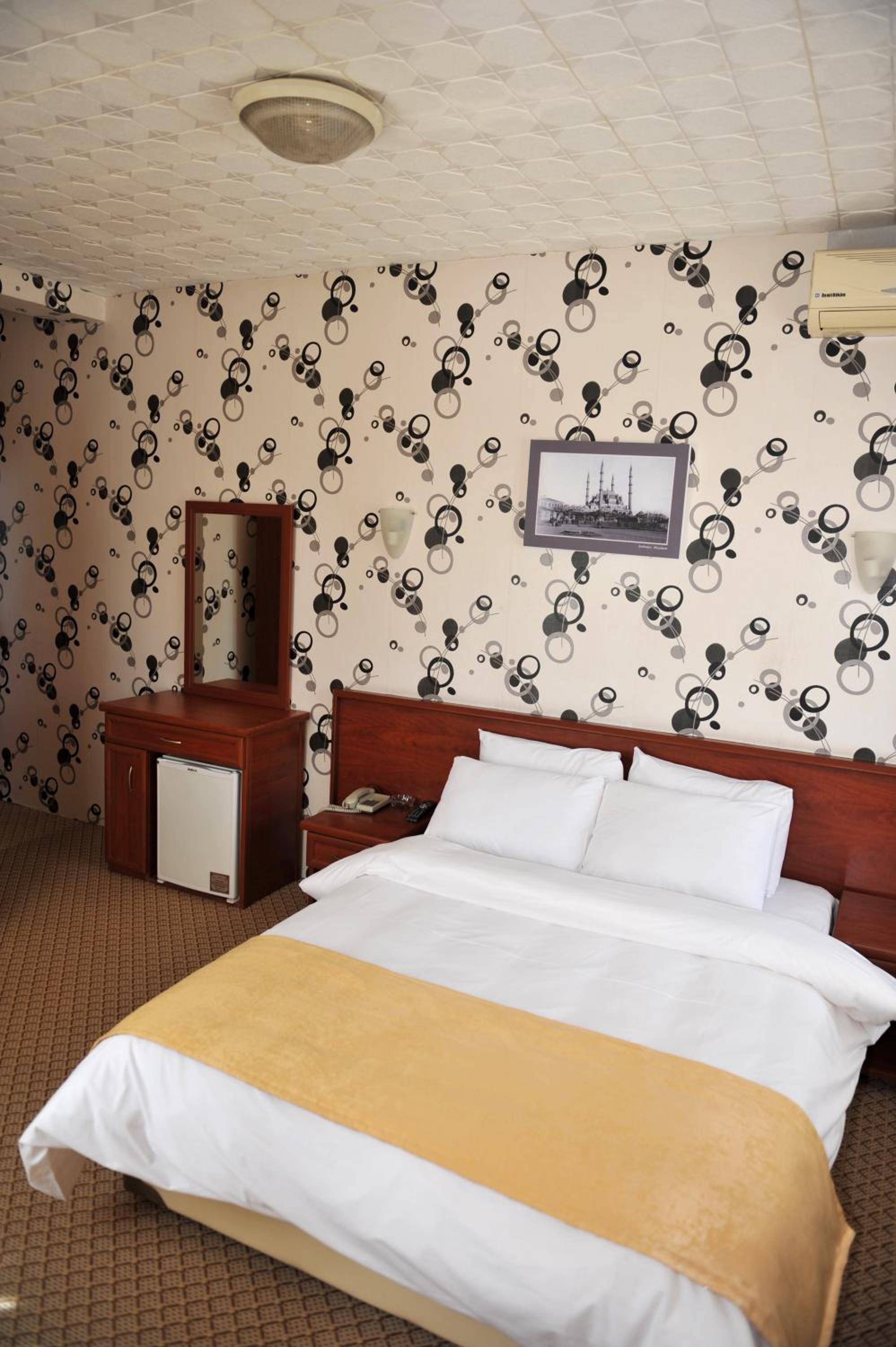 Standard Double or Twin Room - Photo 3