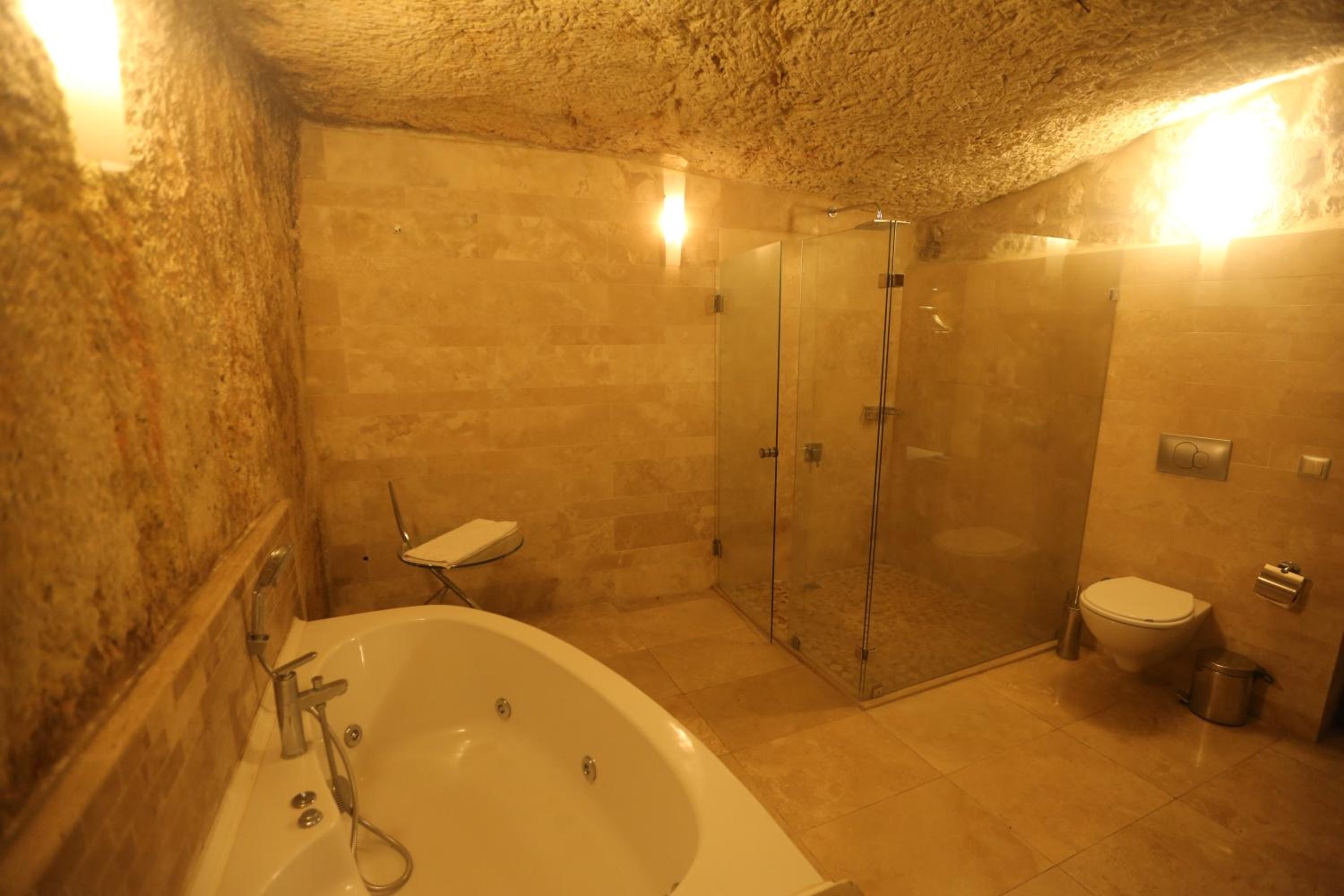 Deluxe Cave Suite photo 2