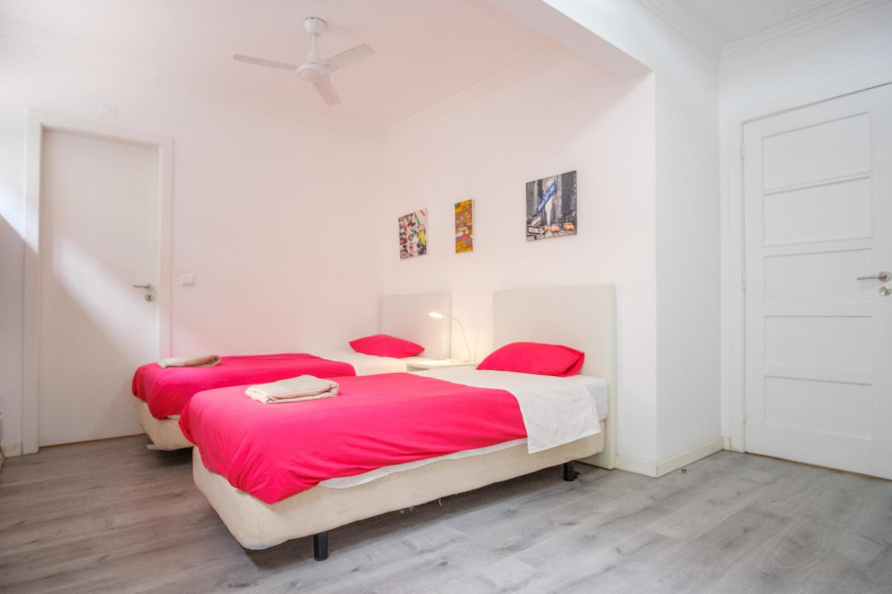 Superior Twin Room with Private Bathroom photo 2