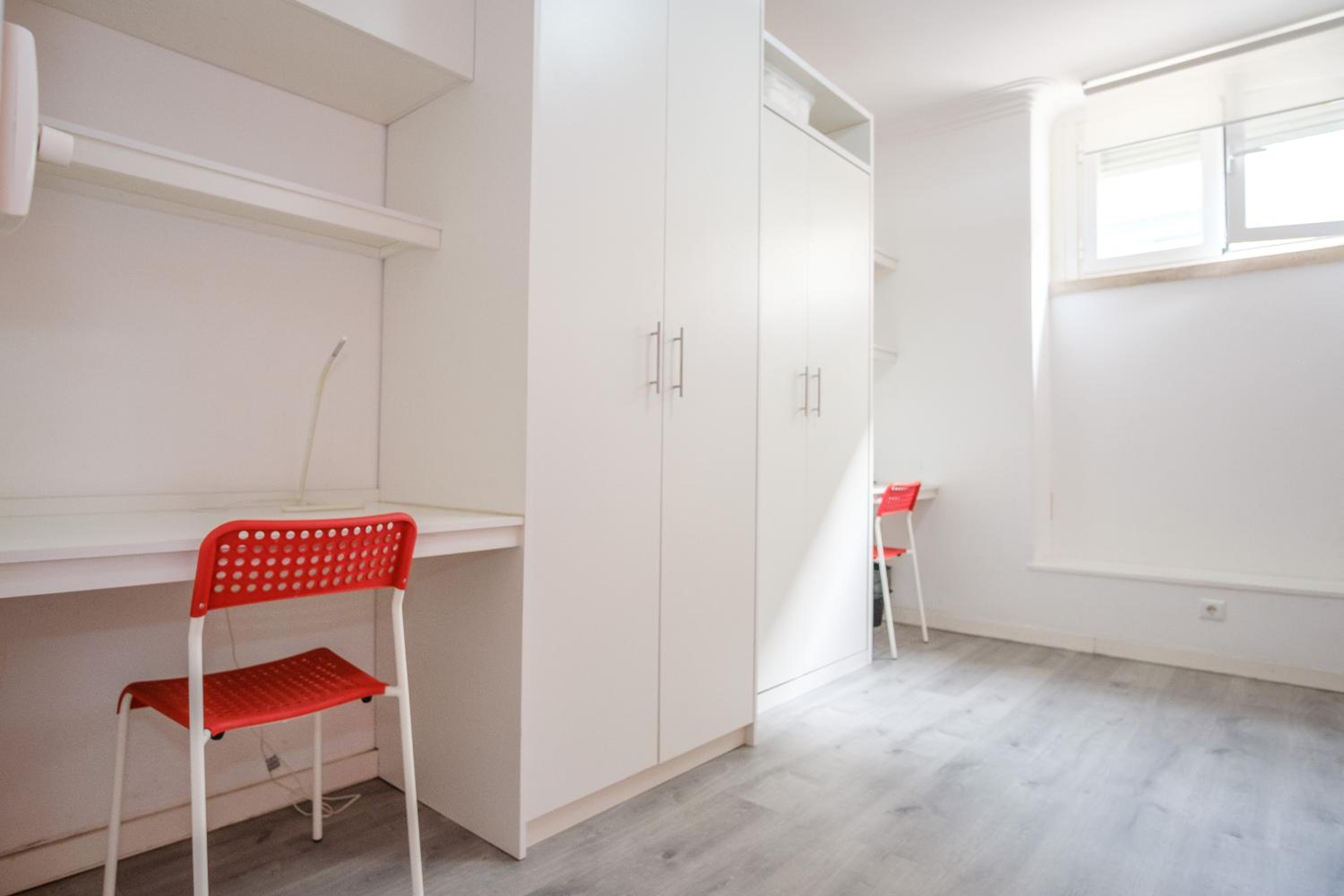 Superior Twin Room with Private Bathroom photo 3